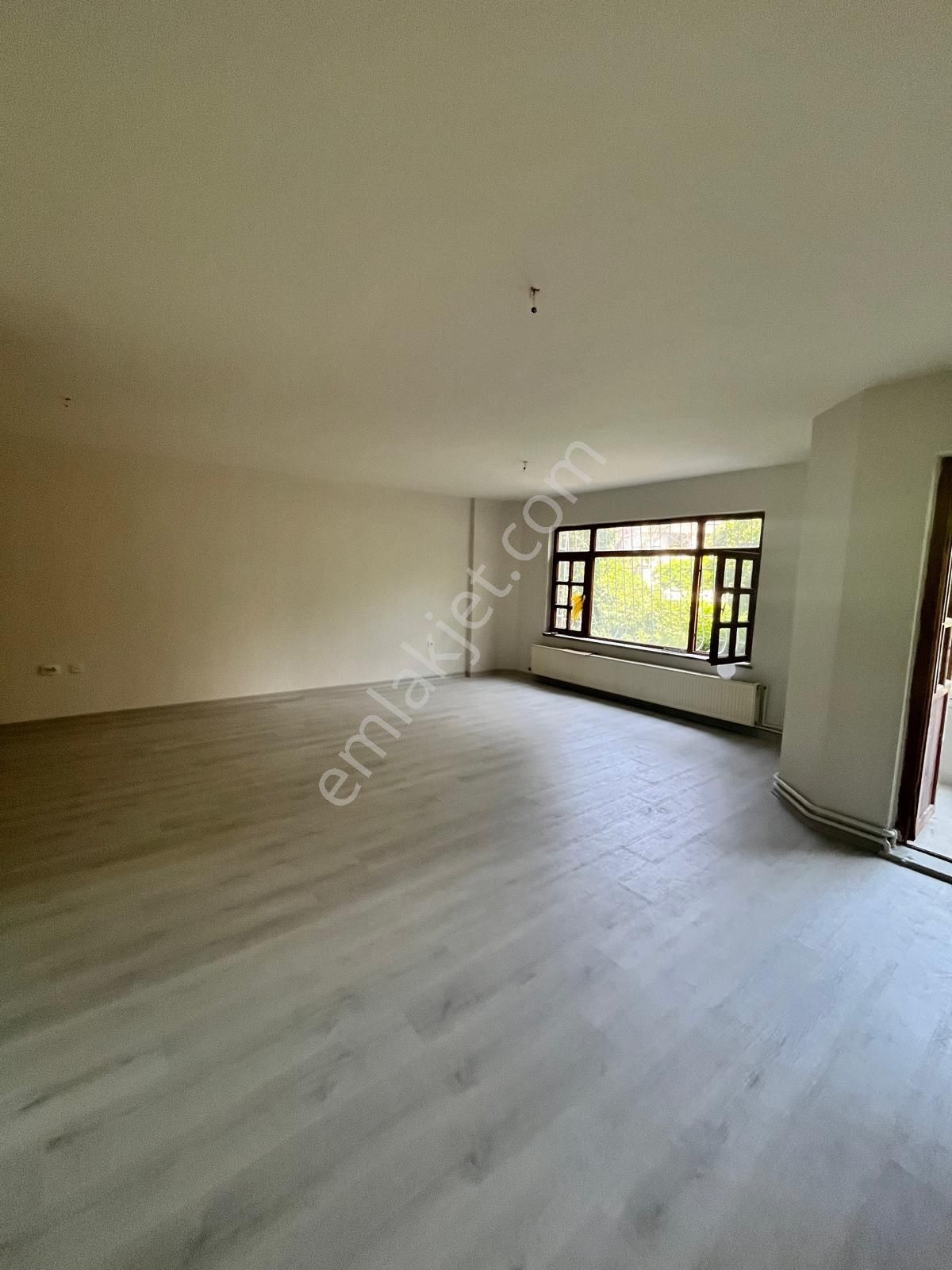 Reşadiye'den Dikmen Osman Temiz Mah Cadde Yakınında 2+1 Yapılı Kot'ta Daire