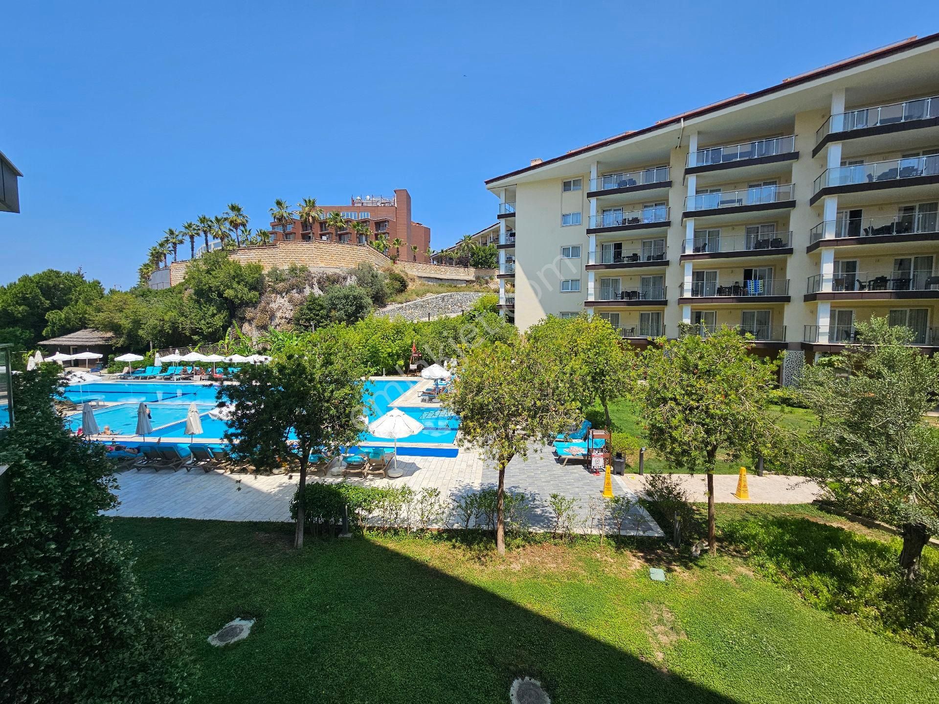 Kuşadası Ramada Resort'te Satılık 1+1