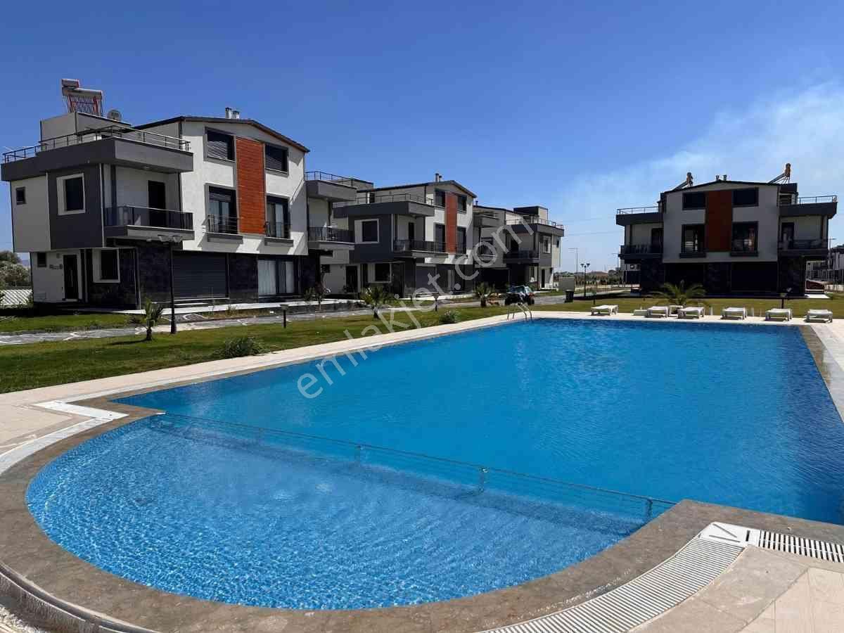 Dıkılı Salıhler Mahallesınde Satılık Sıte Içı Vılla