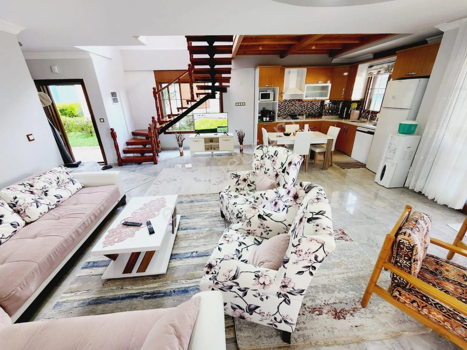 Kuşadası Güzelçamlı Yol Üzeri 4+2 Kısmi Eşyalı Satılık Tek Müstakil Villa - Görsel 5