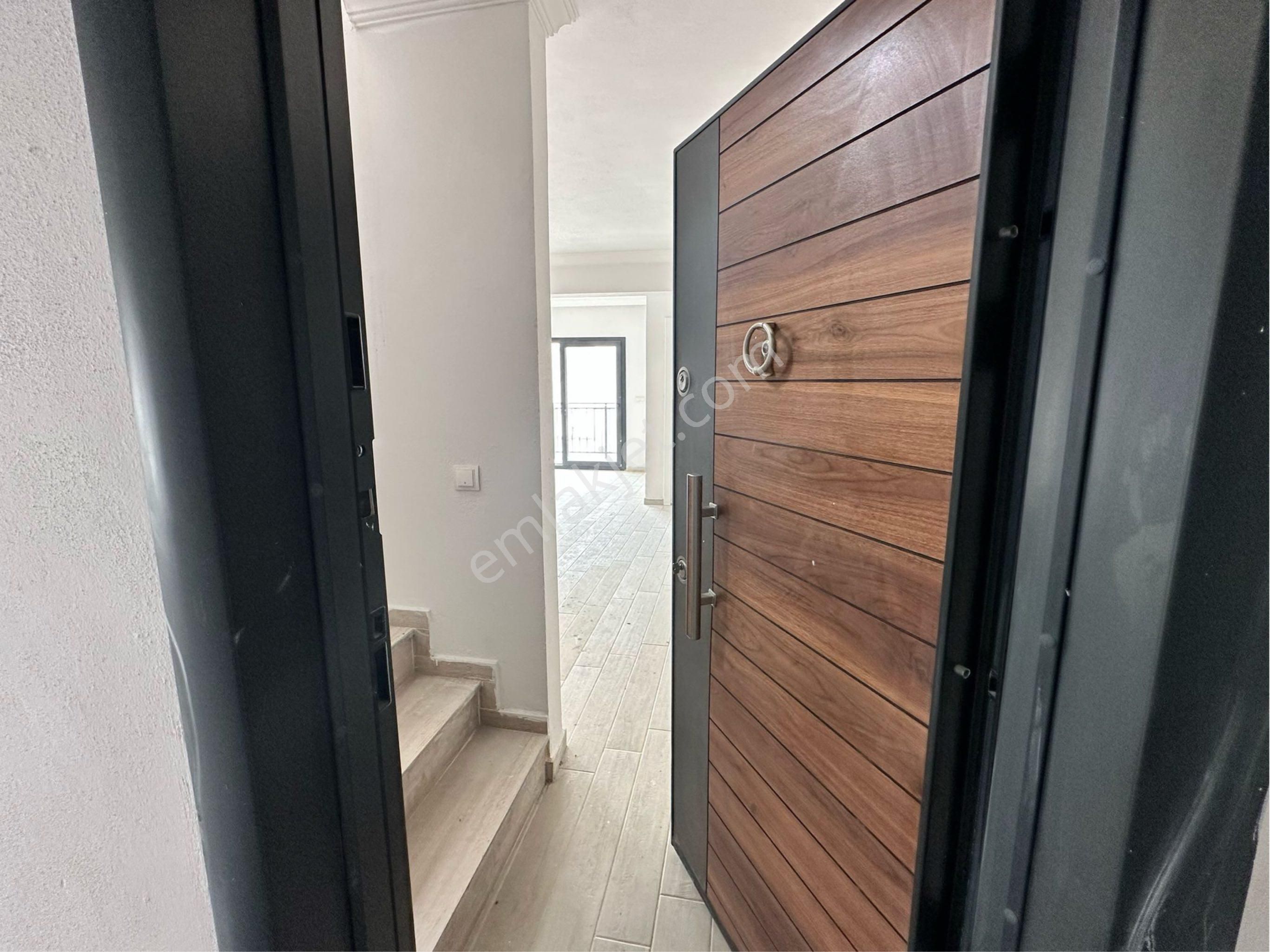 Tuzla Mahallesi’nde 2+1 Çatı Dubleks Denize 400metre Mesafede Asansörlü Satılık