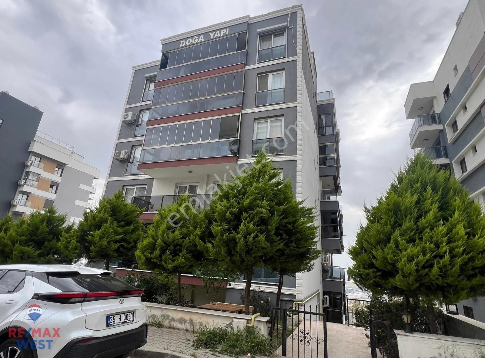Çiğli Esentepe'de Deniz Manzaralı 3+1 Satılık Daire