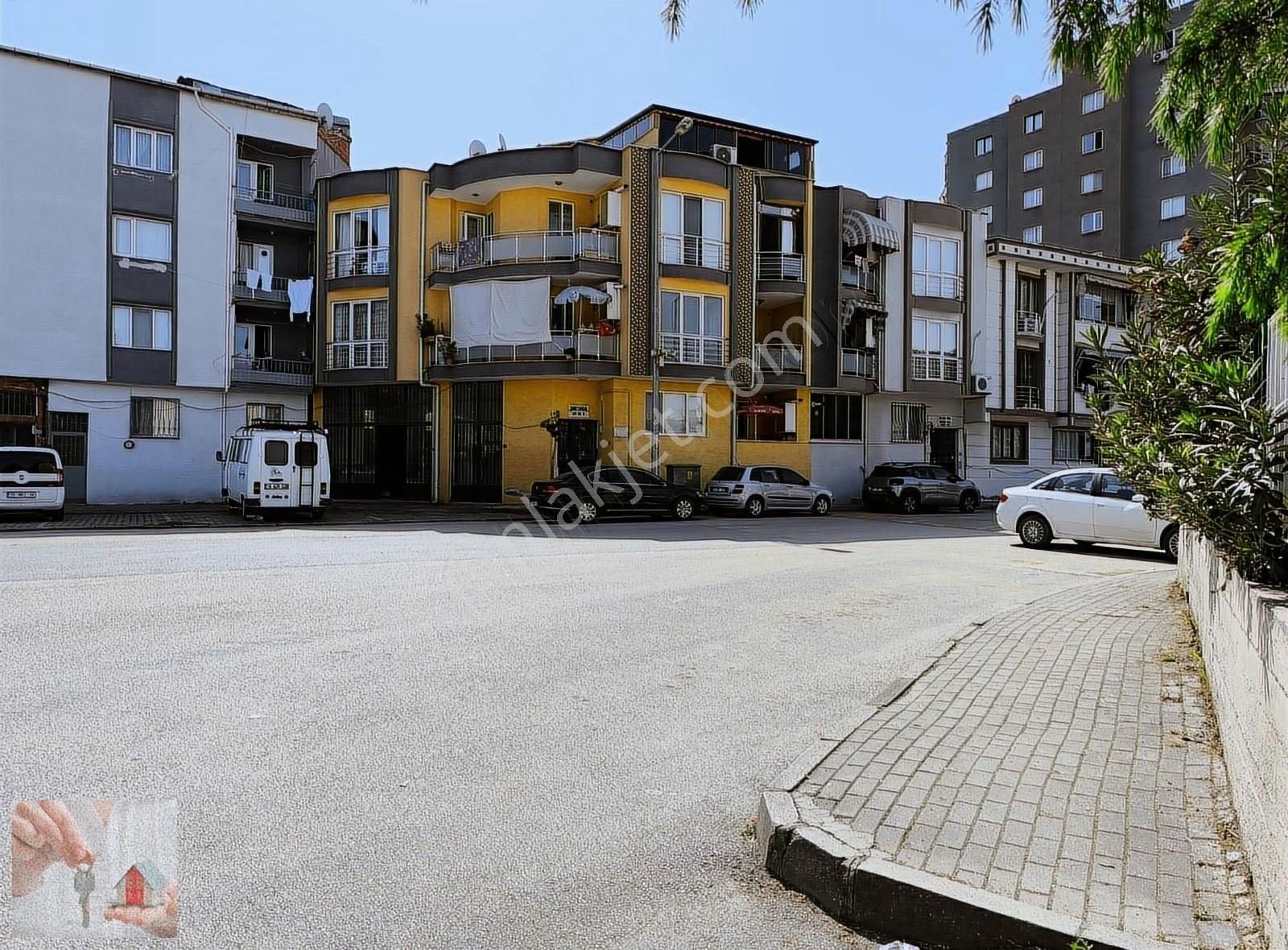 Gemlik,dr.ziya Kaya Mah Okul Karşısı Cadde Üzeri Satılık Dükkan