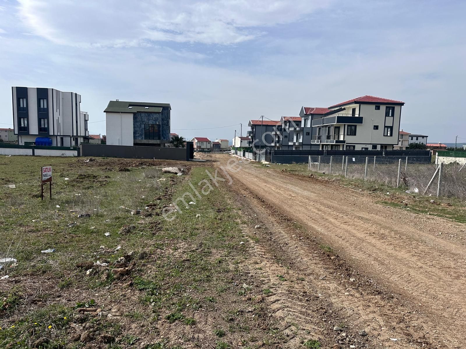 Marmaraereğlisi Dereağzında Ruhsat Harçları Ödenmiş Satılık Arsa 350m2