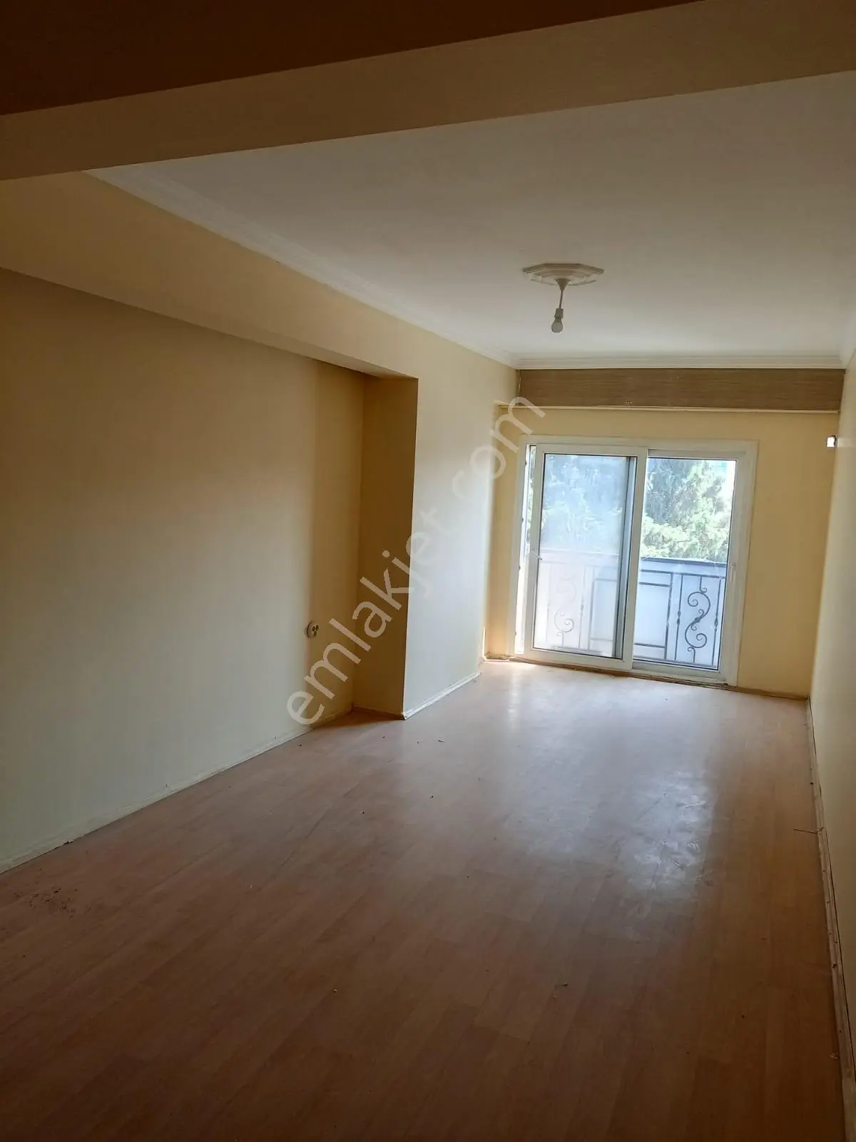 Menemen Merkezde Adliye Karşısında Kiralık 35 Metrekare Büro