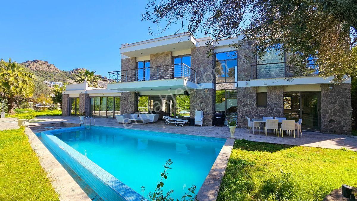 Bodrum Yalıkavak'ta Satılık 860 M2 Arsa İçinde Denize 200 Metre Mesafede Tam Müstakil Villa