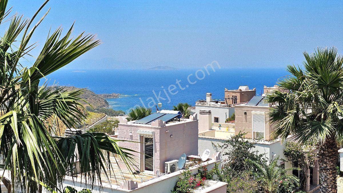 Bodrum Gümüşlük'te Satılık Havuzlu Sitede Müstakil Bahçeli 3+1 Villa