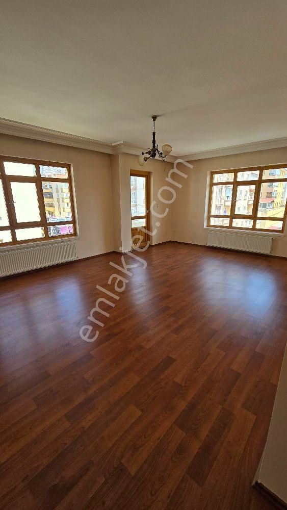 3+1 Bağımız Salon Ön Cephe Kiralık Daire Yıldız Emlak'tan