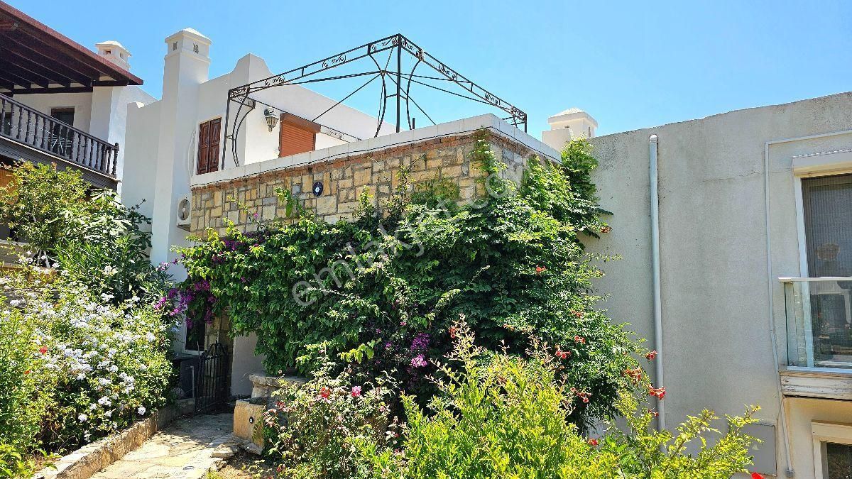 Bodrum Gümüşlük'te Satılık Özel Plajlı Sitede Deniz Manzaralı Bahçeli 2+1 İkiz Dubleks - Görsel 3