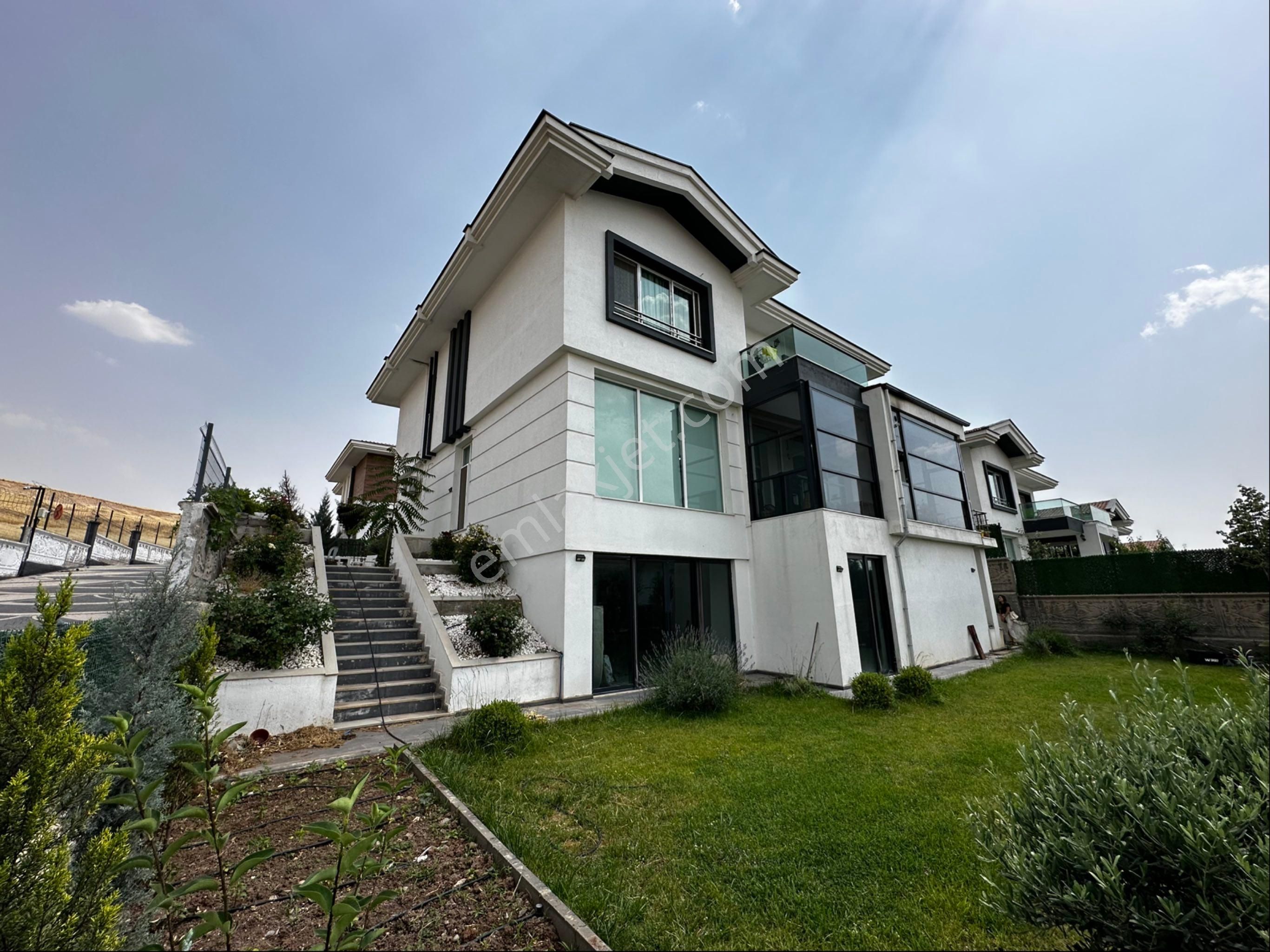 Smart'tan Kent Ormanı Arkası 6.5+1 Lüks Fırsat Villa