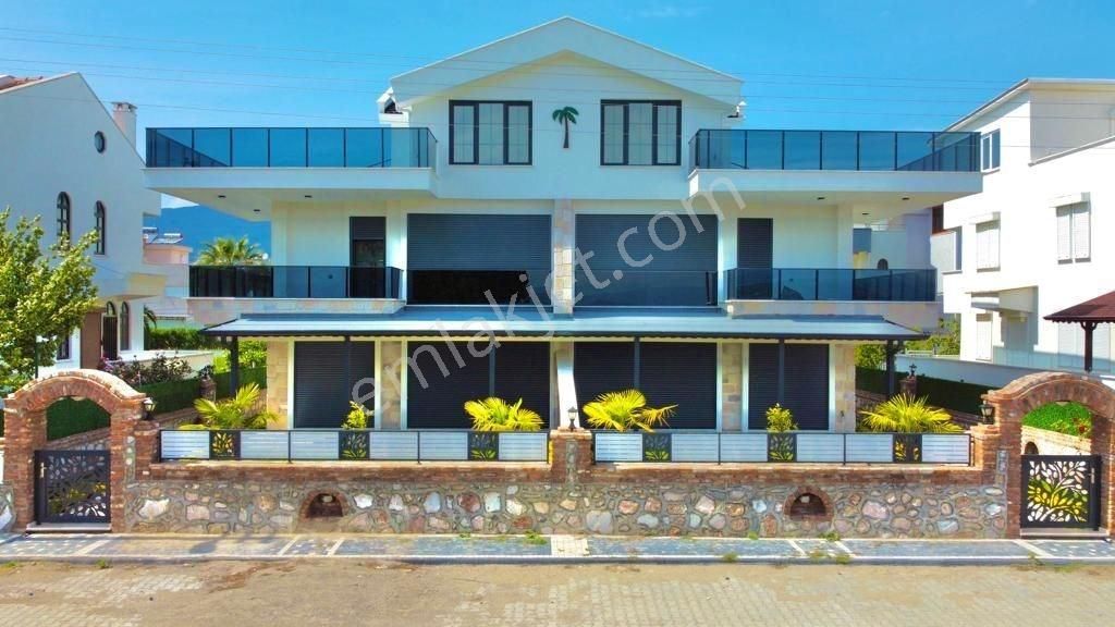 Yükselden Tasarım Harikası Denize Sıfır Ultra Lüx 4+1 Villa
