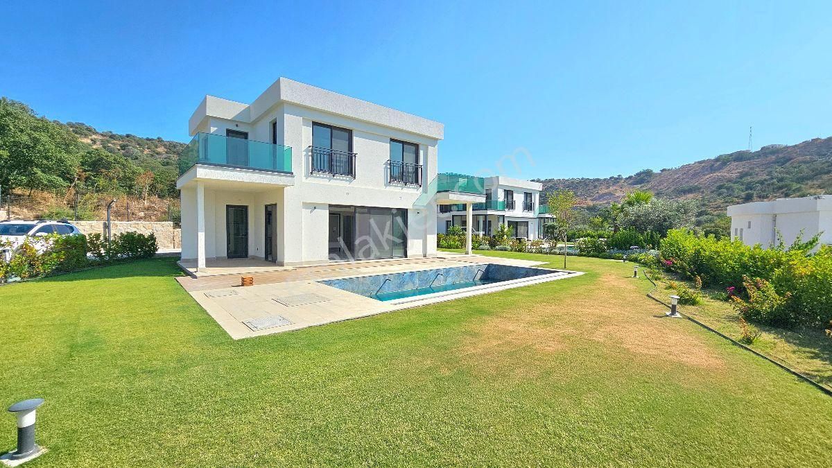 Bodrum Küçükbükte Satılık Özel Havuzlu Geniş Bahçeli Yeni Yapılmış 4+1 Sıfır Villa