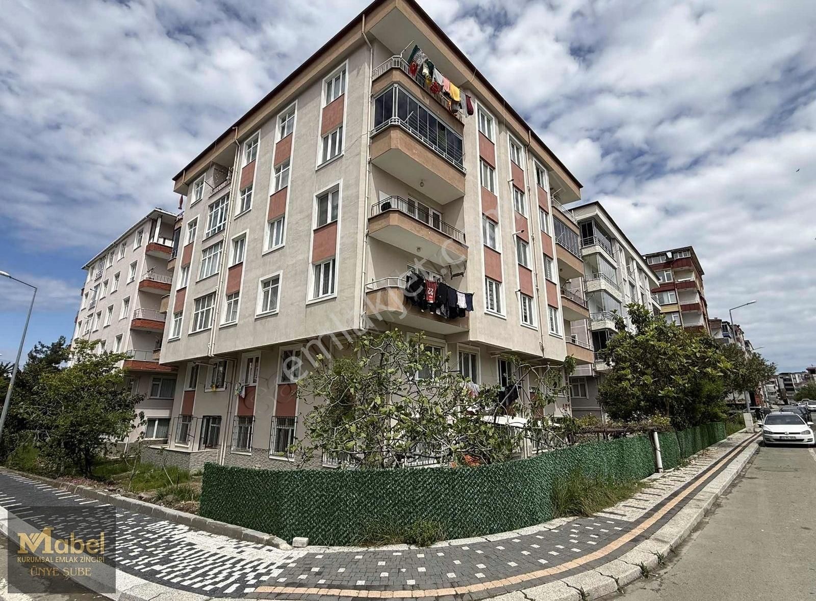 Mabel'den - Atatürk Mah. Anayol Üstü Ayrı Mutfaklı Sahile 50 Mt