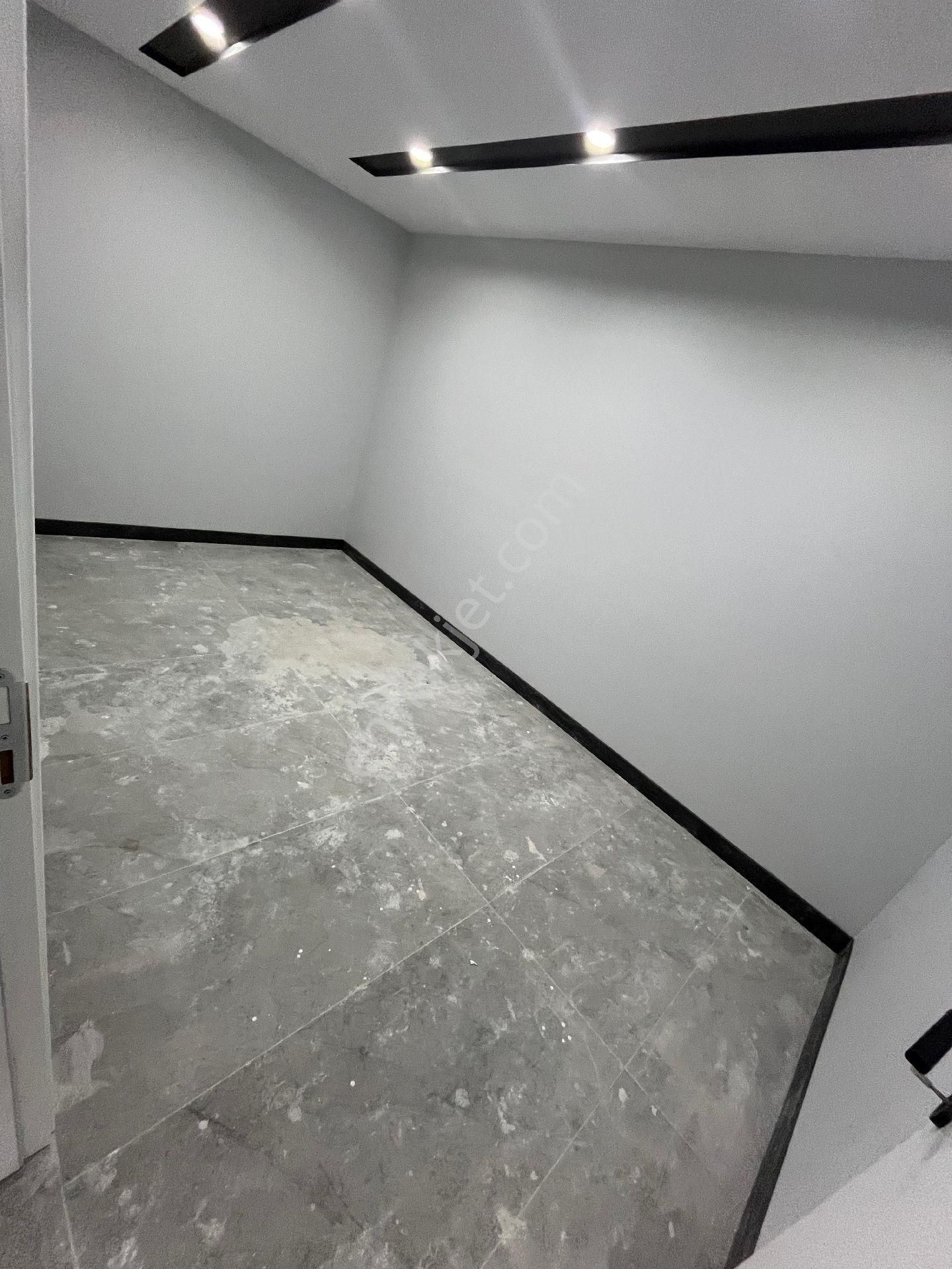 Cadde Üzerinde 2 Daireye Bölünmüş 4+2 Dubleks