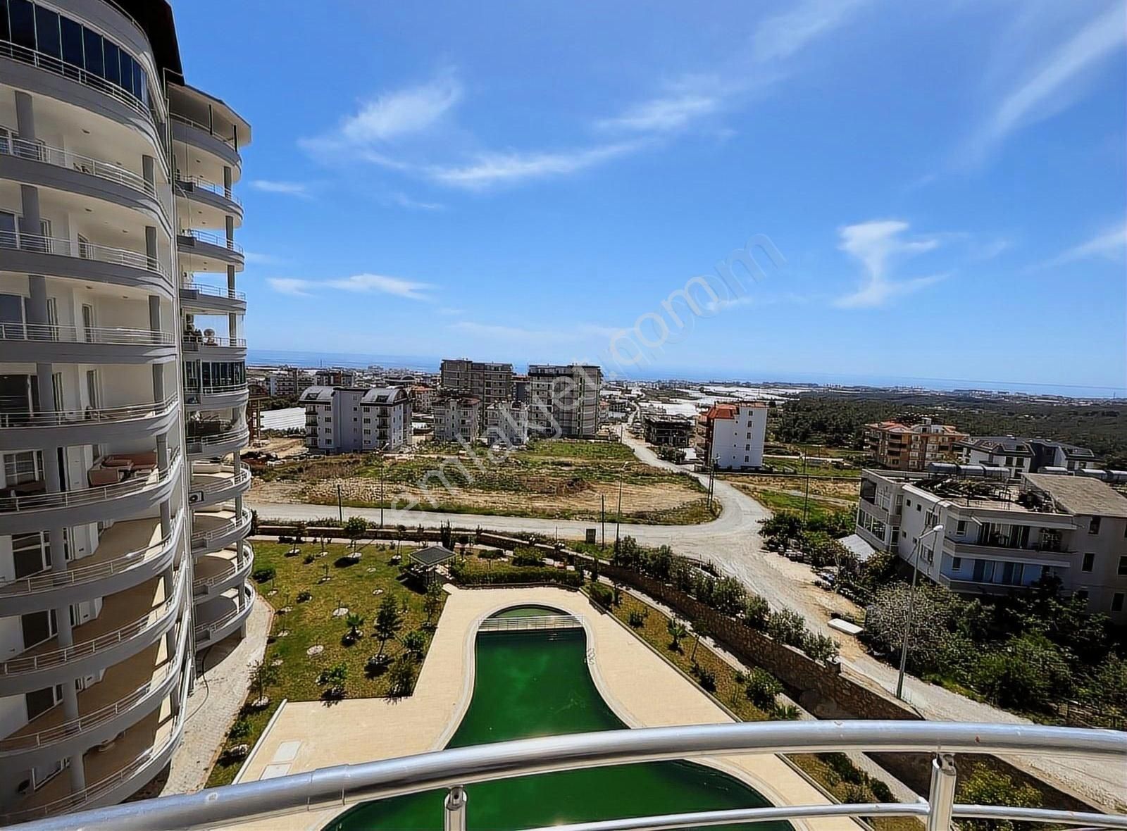 Deniz Manzaralı Lüx Sitede Satılık Daire