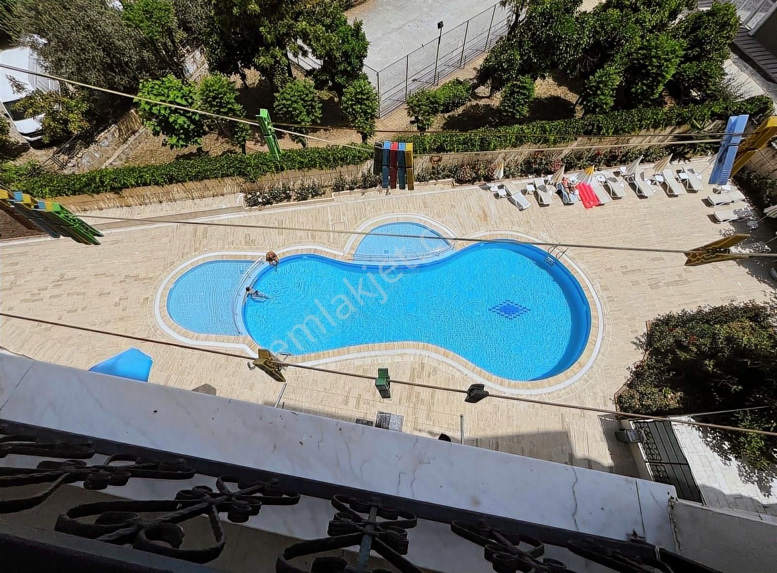 Alanya Merkezde Balık Haline Yakın Havuzlu Eşyalı Daire