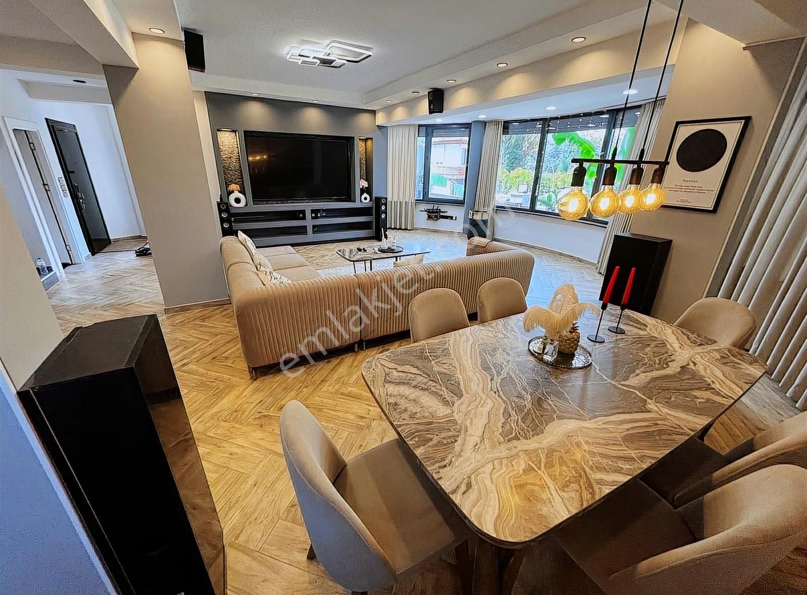 Akıllı Villa Denize Yakın Havuzlu Bahçeli 3 Katlı Müstakil