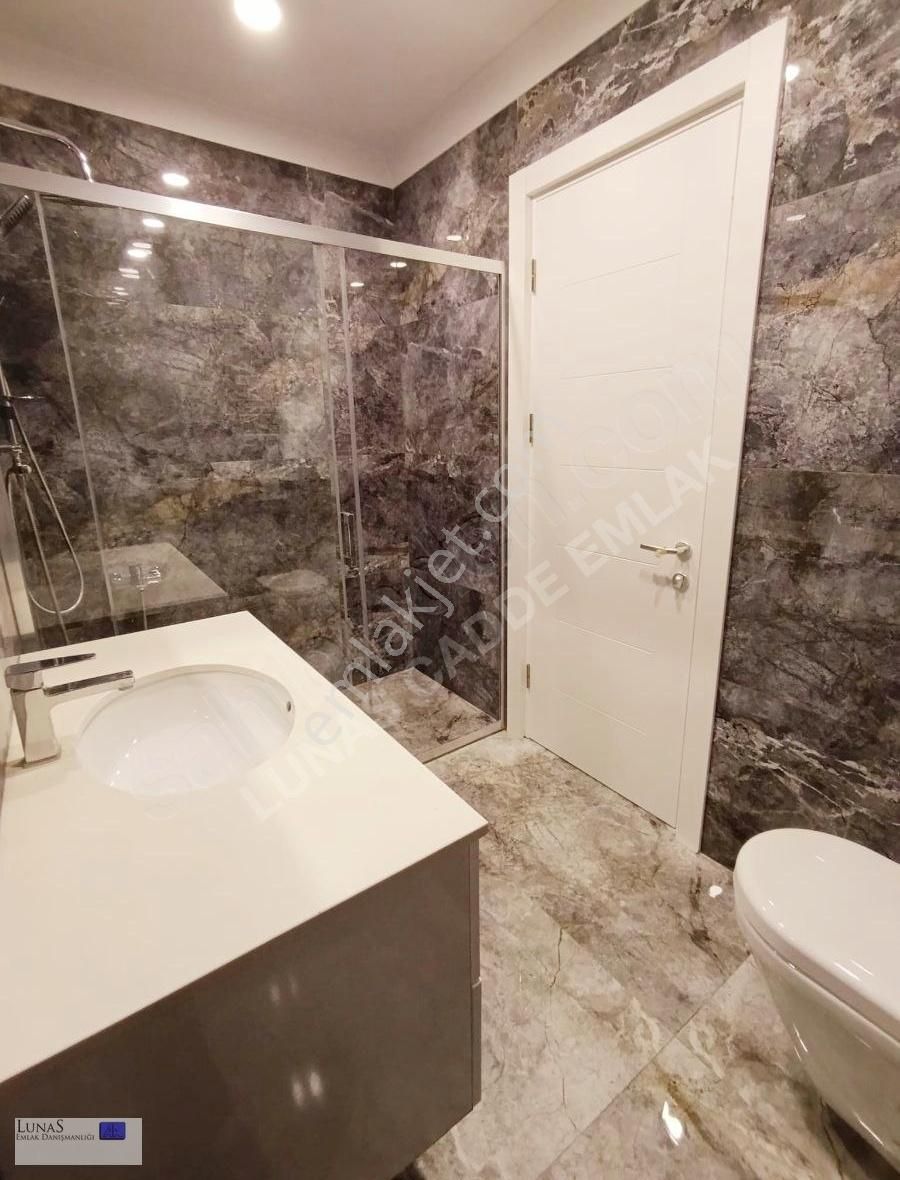 Caddebostan Sahil Deniz Manzaralı Kış Bahçeli 97net 3+1 Daire - Görsel 12