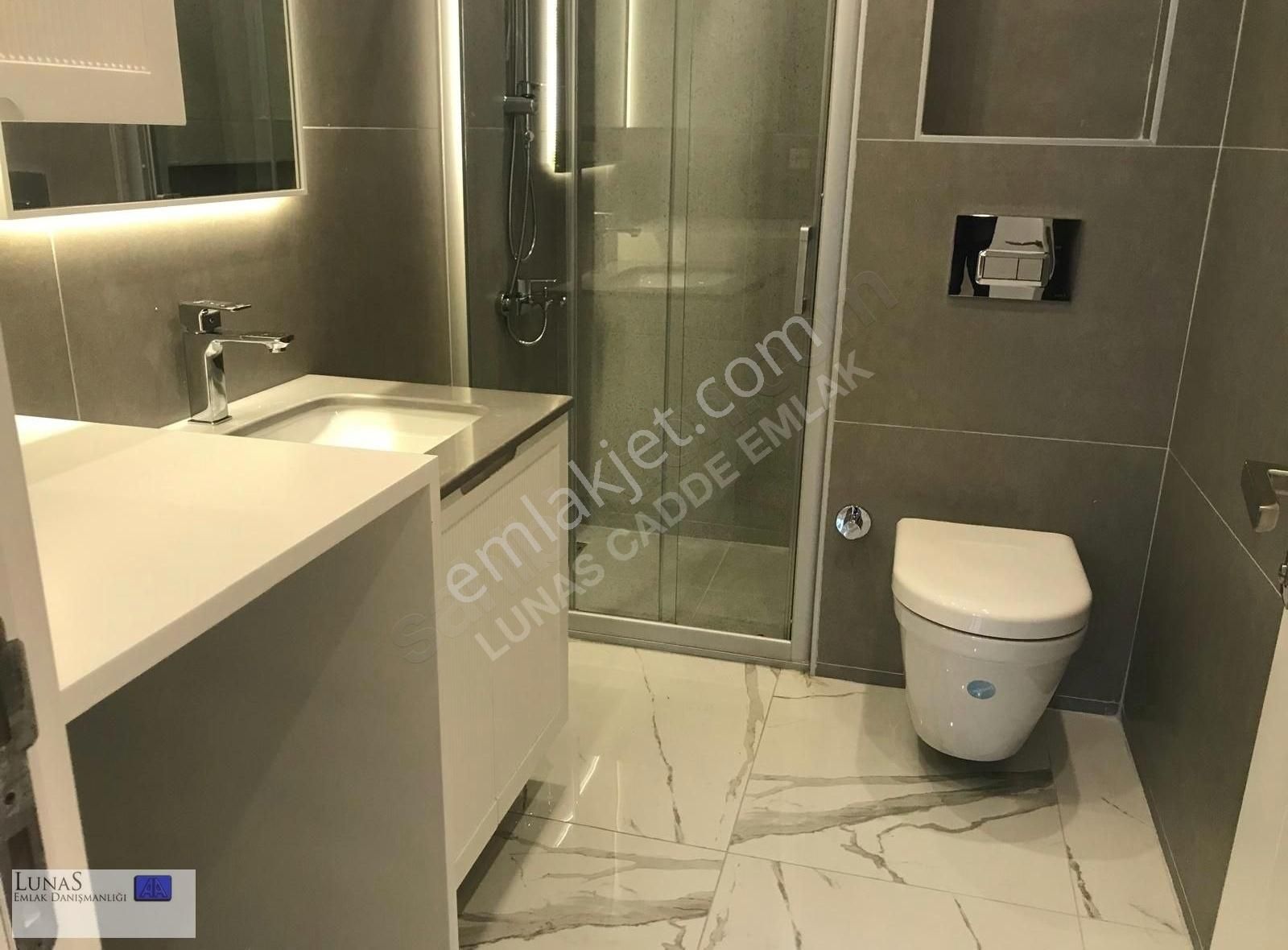 Suadiye Cami Sk.da Caddeye Yakın 3+1 Balkonlu Daire - Görsel 11