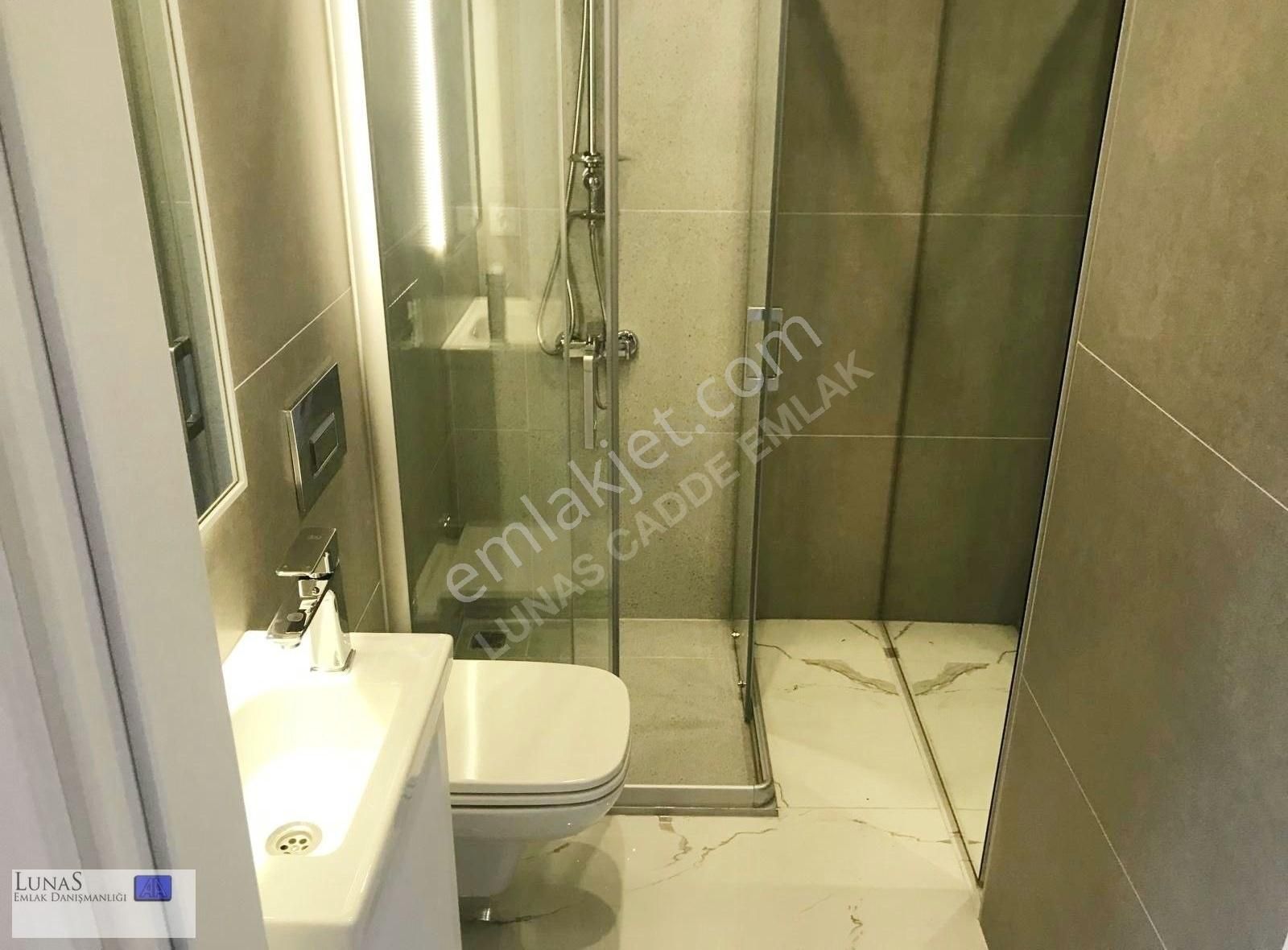 Suadiye Cami Sk.da Caddeye Yakın 3+1 Balkonlu Daire - Görsel 10