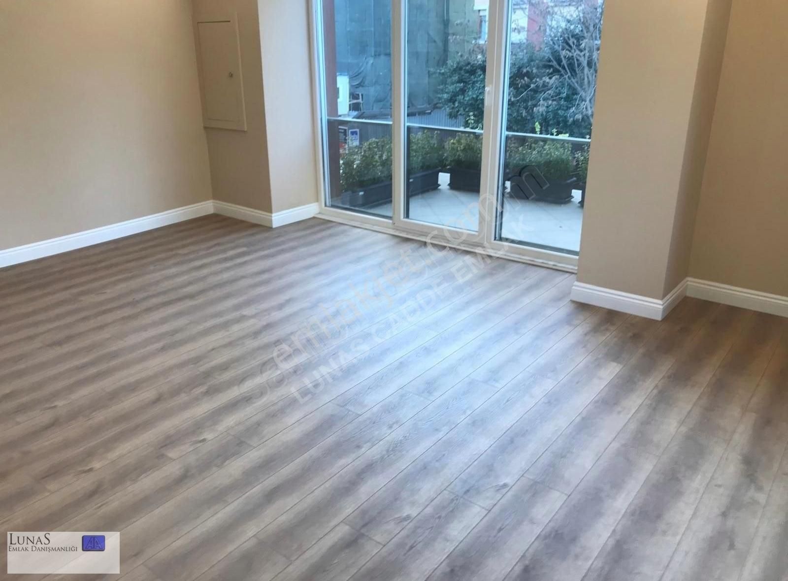 Suadiye Cami Sk.da Caddeye Yakın 3+1 Balkonlu Daire - Görsel 16