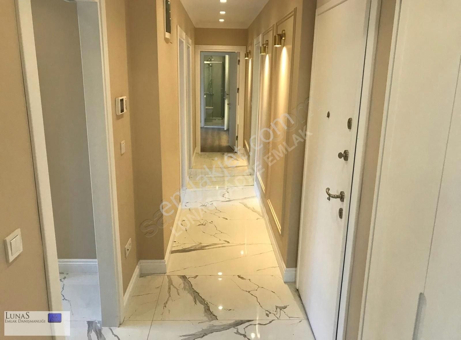 Suadiye Cami Sk.da Caddeye Yakın 3+1 Balkonlu Daire - Görsel 5