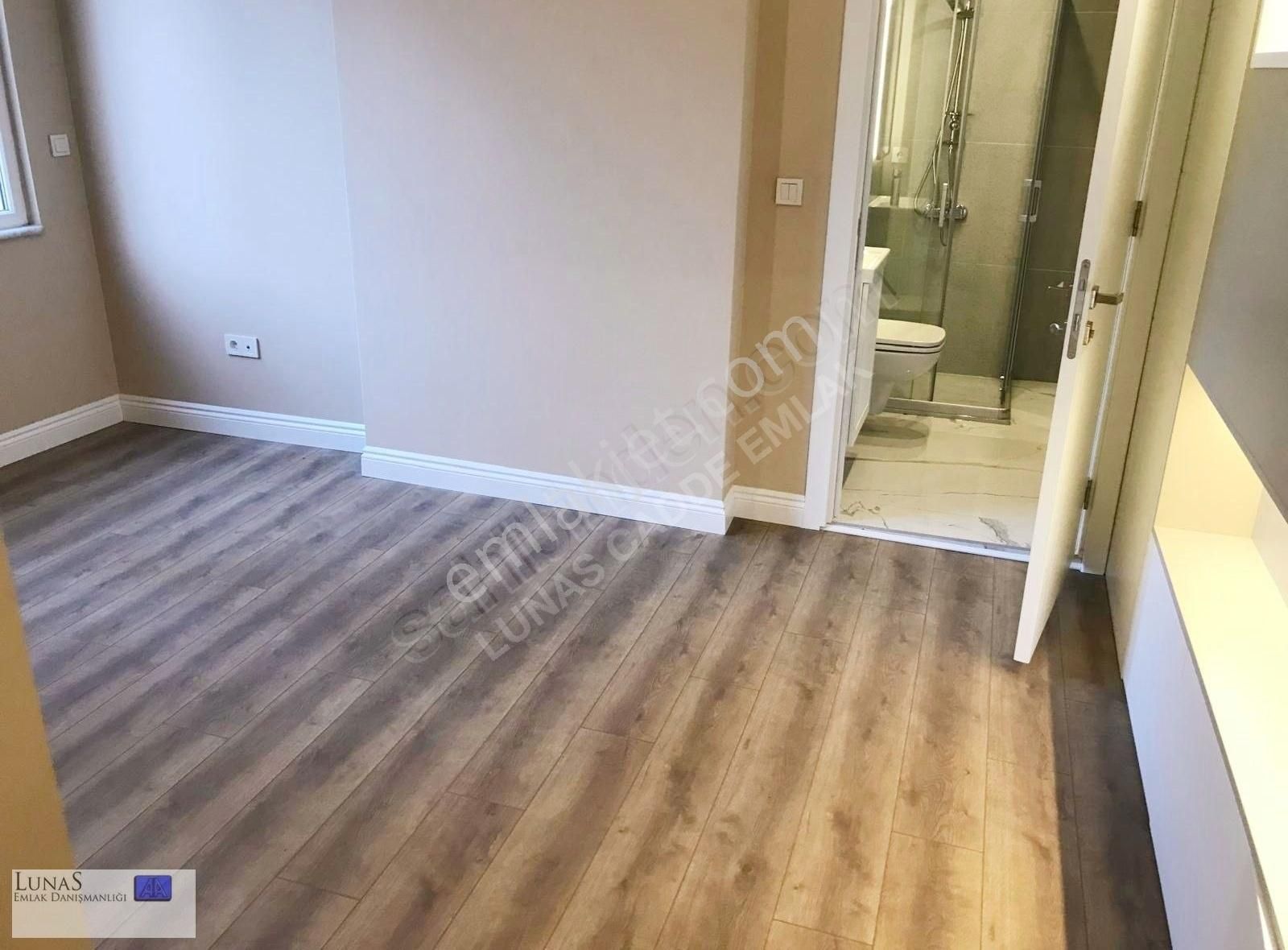 Suadiye Cami Sk.da Caddeye Yakın 3+1 Balkonlu Daire - Görsel 2