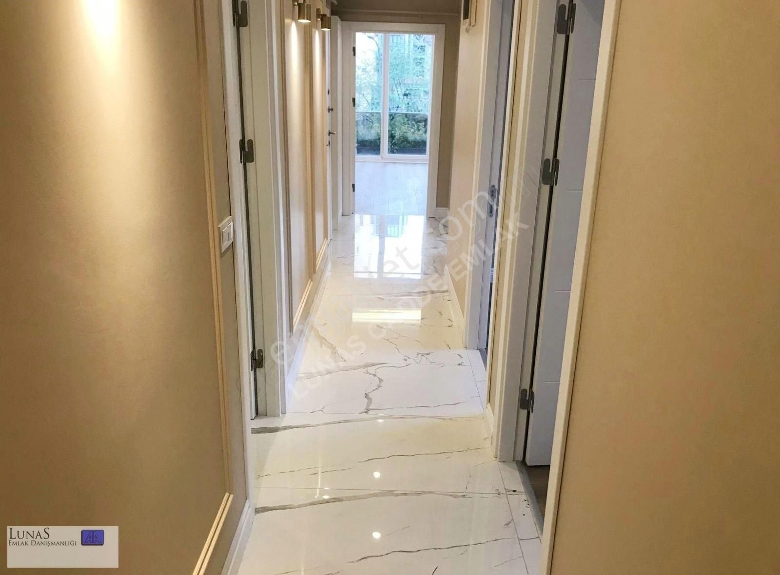 Suadiye Cami Sk.da Caddeye Yakın 3+1 Balkonlu Daire - Görsel 6