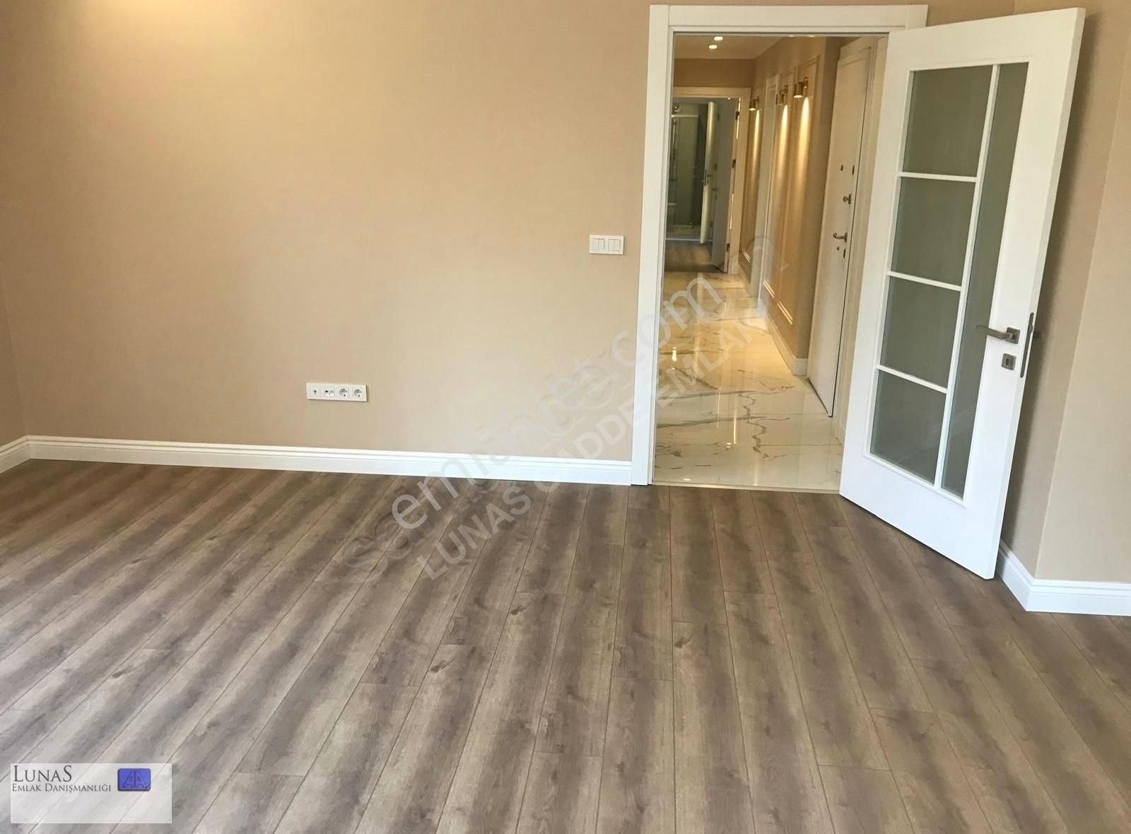 Suadiye Cami Sk.da Caddeye Yakın 3+1 Balkonlu Daire - Görsel 15