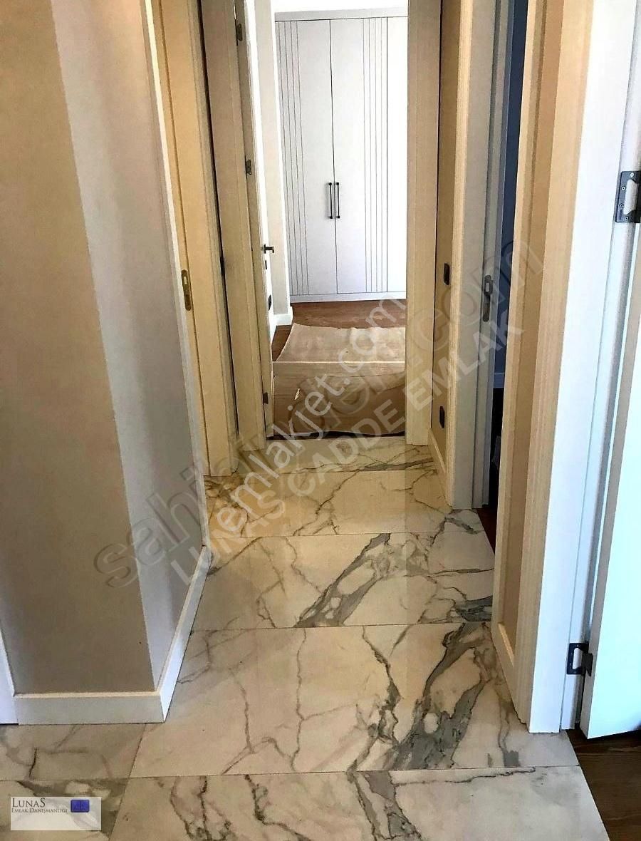 Lunas'dan Ethemefendi Cad. Üzerinde Sıfır Bina Geniş 3+1 Daire - Görsel 15