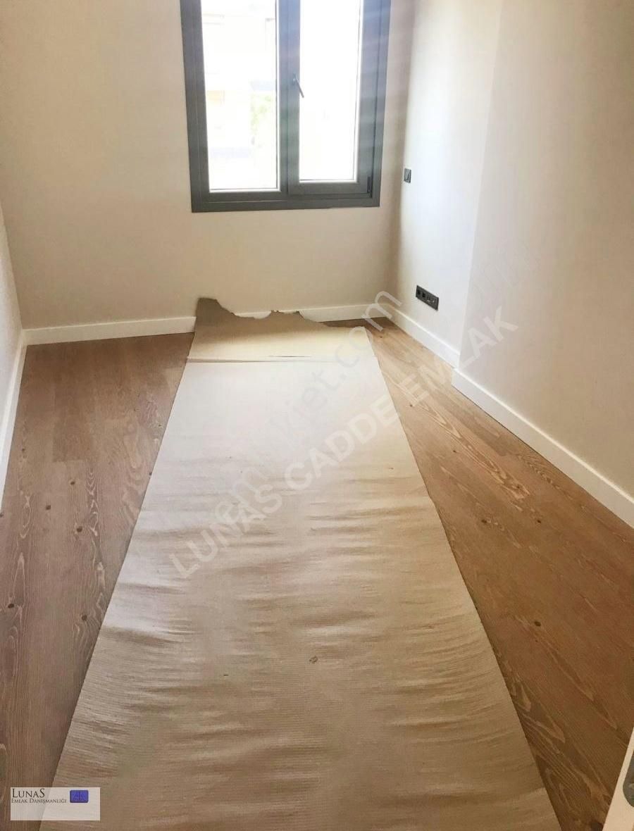 Lunas'dan Ethemefendi Cad. Üzerinde Sıfır Bina Geniş 3+1 Daire - Görsel 23