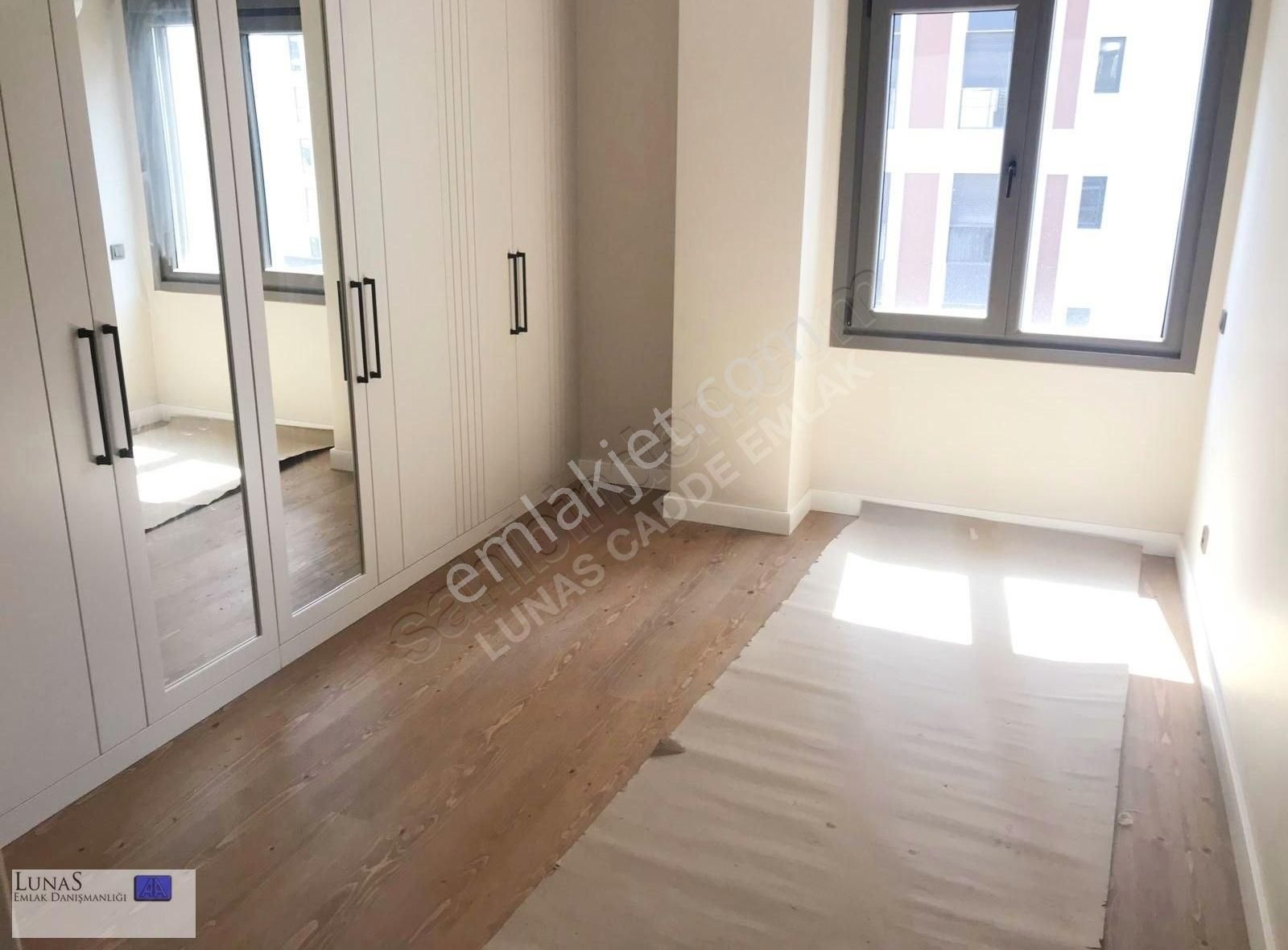 Lunas'dan Ethemefendi Cad. Üzerinde Sıfır Bina Geniş 3+1 Daire - Görsel 25