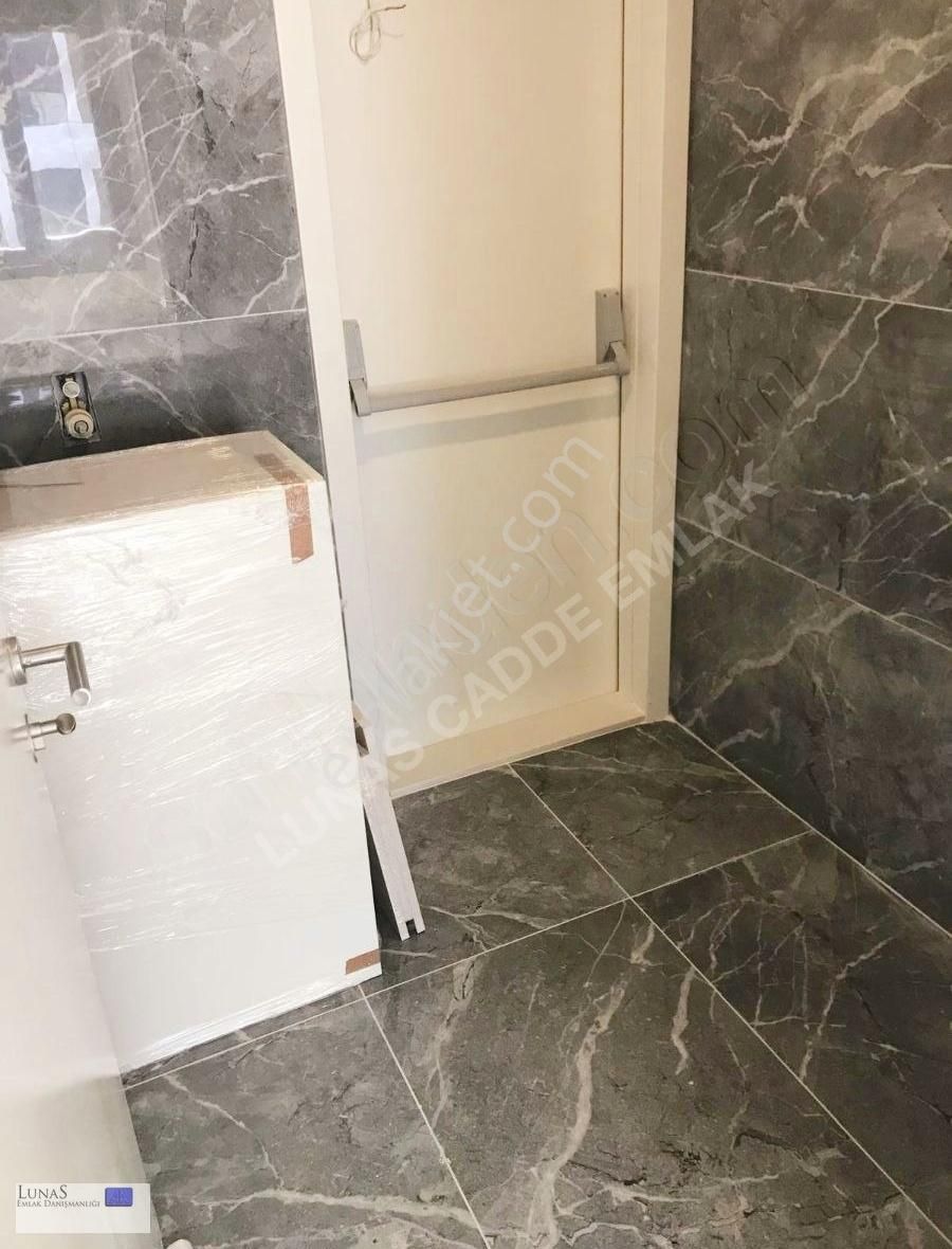 Lunas'dan Ethemefendi Cad. Üzerinde Sıfır Bina Geniş 3+1 Daire - Görsel 6