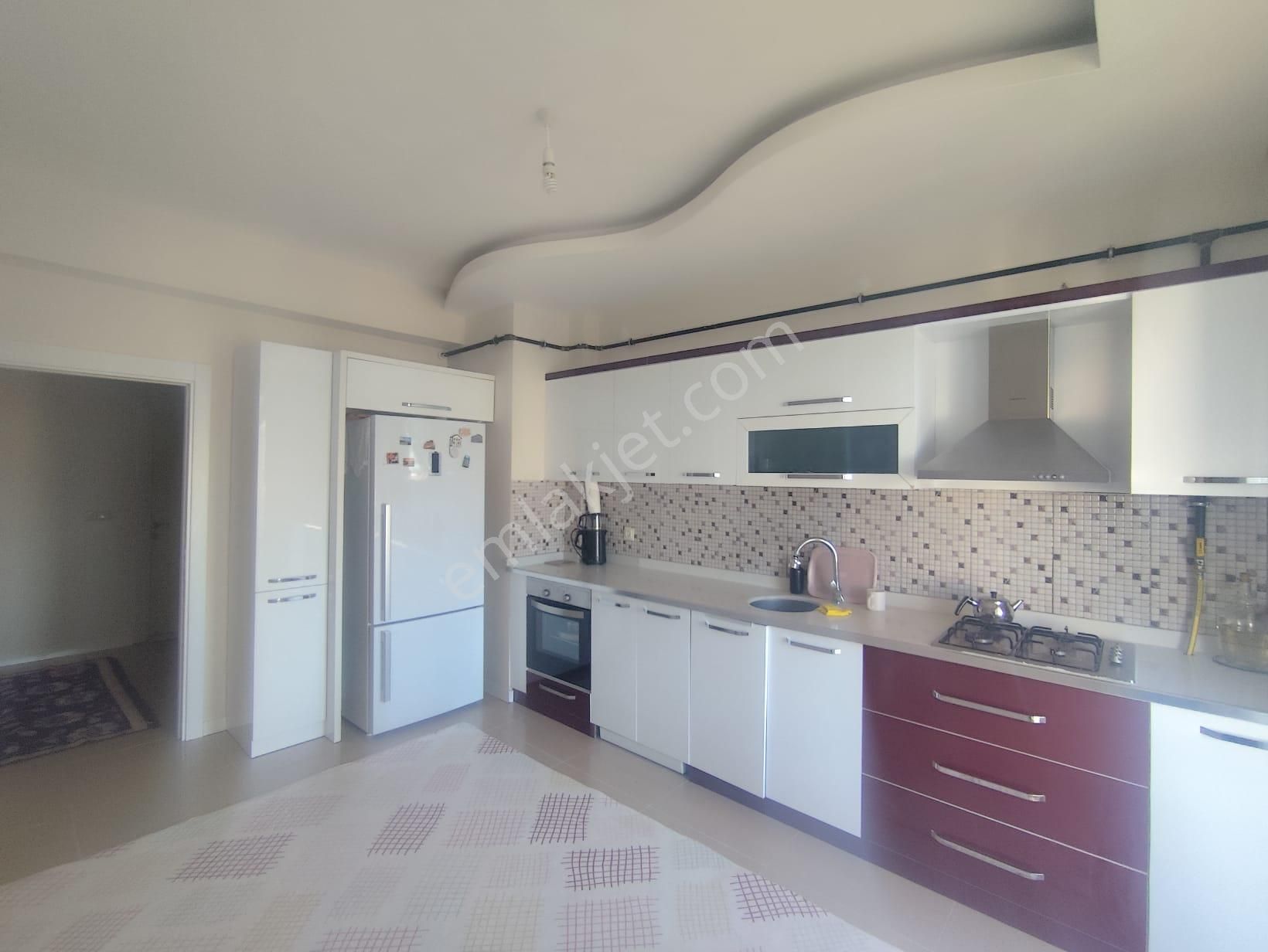 Fabrika Mahallesinde Satılık 3+1 Daire