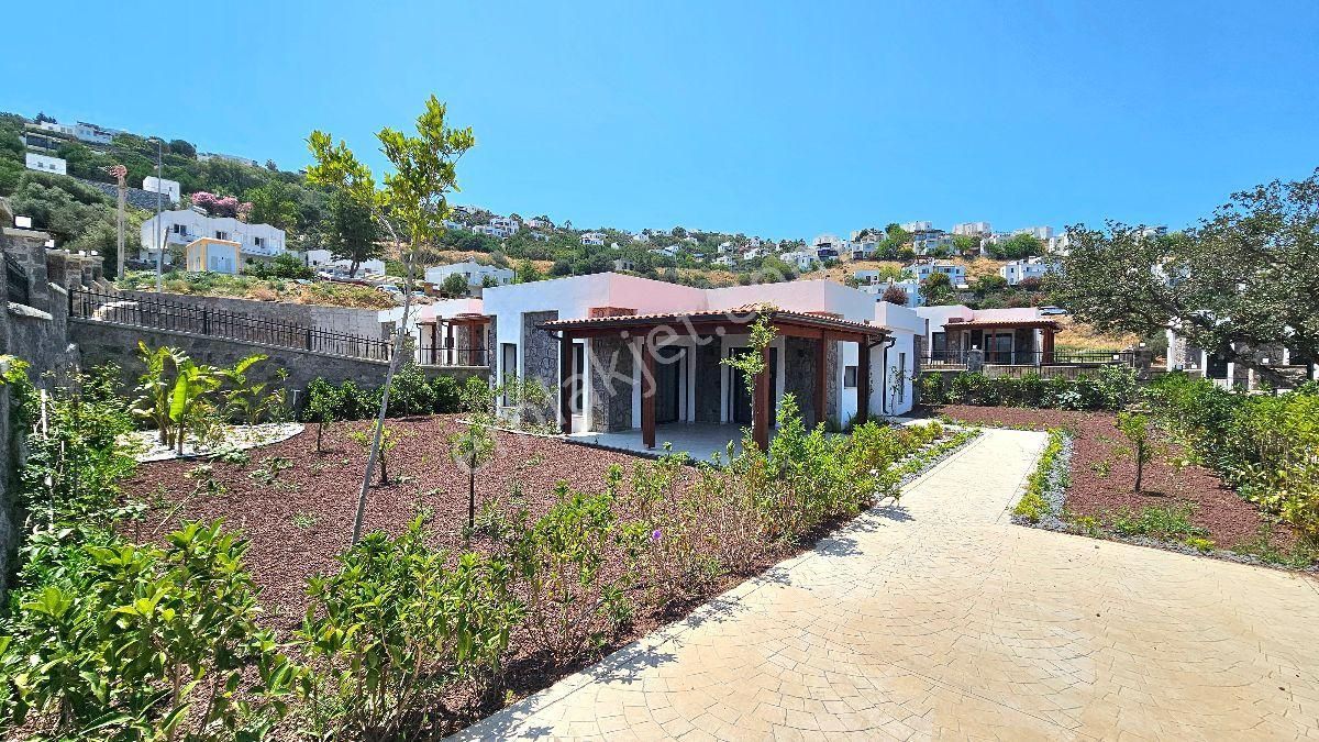 Bodrum Kadıkalesinde Satılık 3+1 Tek Katlı Geniş Bahçeli Yeni Yapılmış Müstakil Sıfır Villa