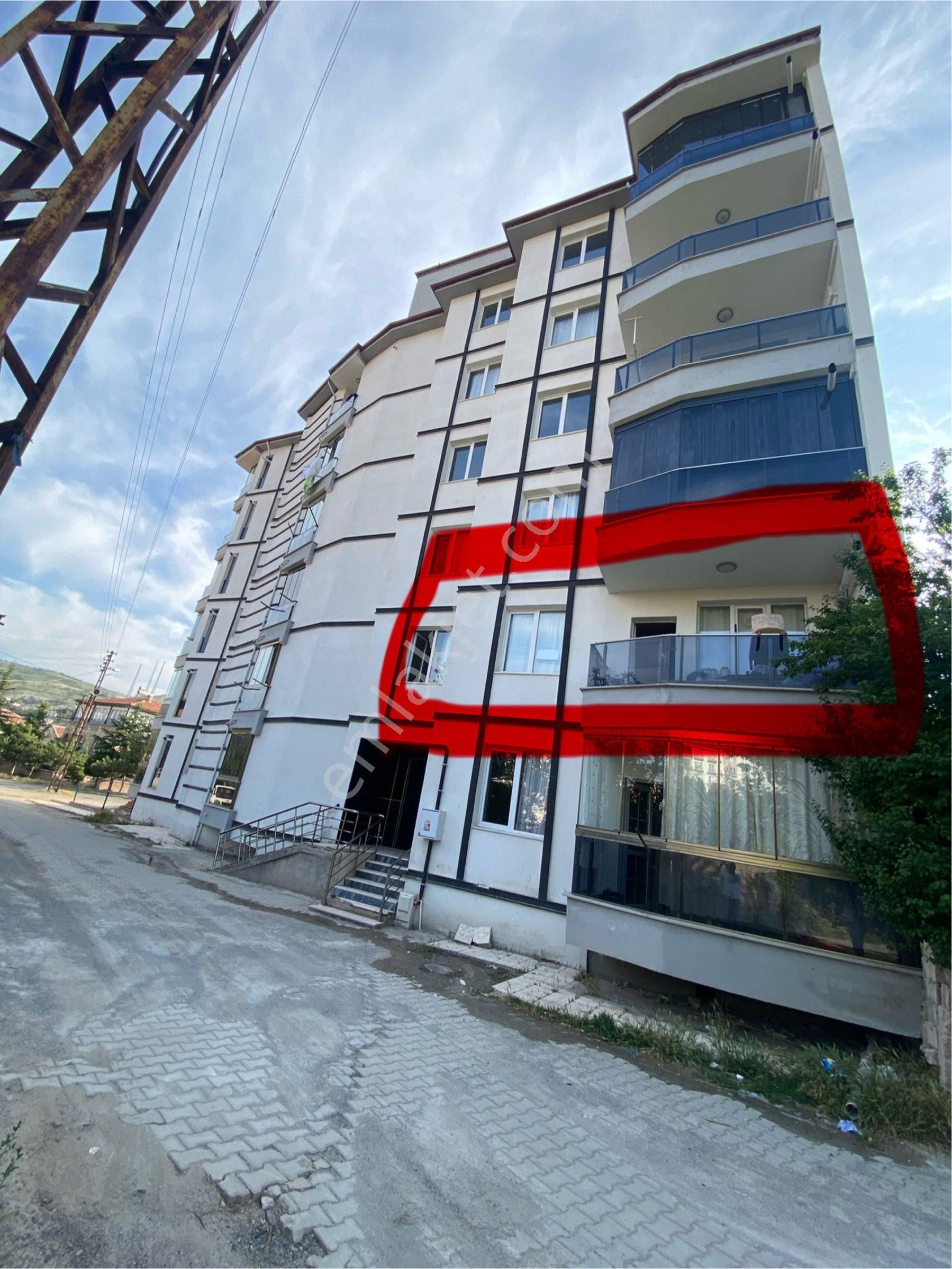 Ulukışla Merkez Kaloriferli Asonsörlü Daire