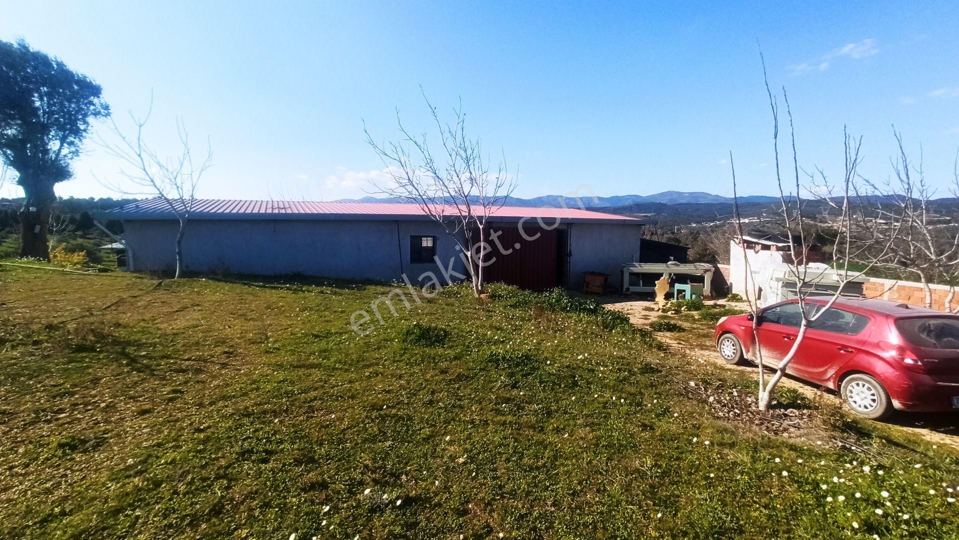 Akçaköy' De; 220 M2 Kapalı - 350m2 Açık Alan - Depo Olarak Kullanıma Da Uygundur.