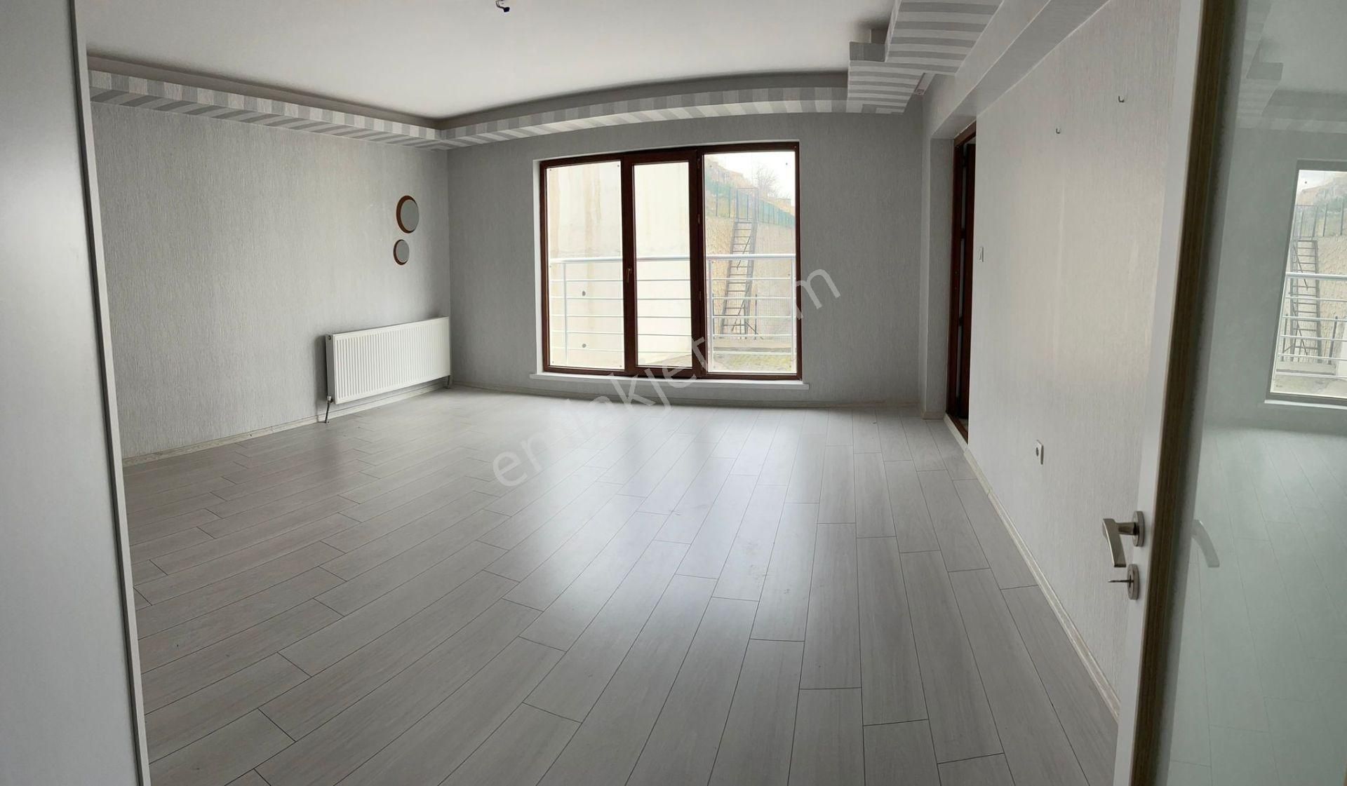 Merkez Emlak 4+1 Kat 2 Site İçinde 150 M2 İçi Yapılı