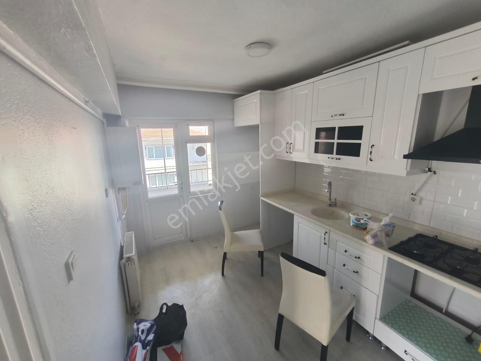 İstasyon Mahalesinde Geniş Salon Bağımsız 2+1 Daire