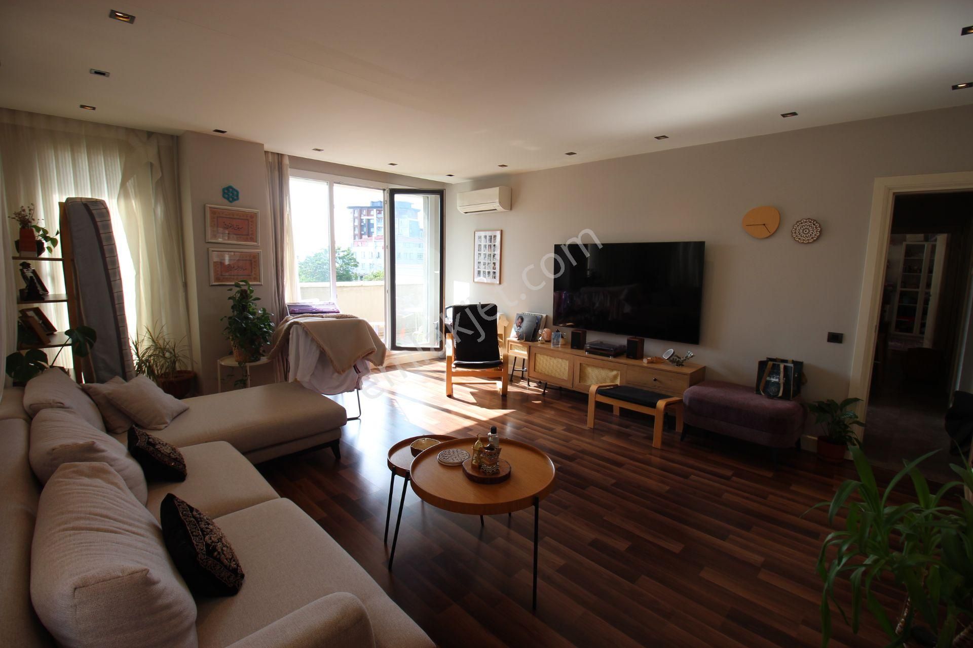 Evalmak'tan Meydan Halkalı Sitesi'nde Satılık 3+1 Bahçe Katı Daire