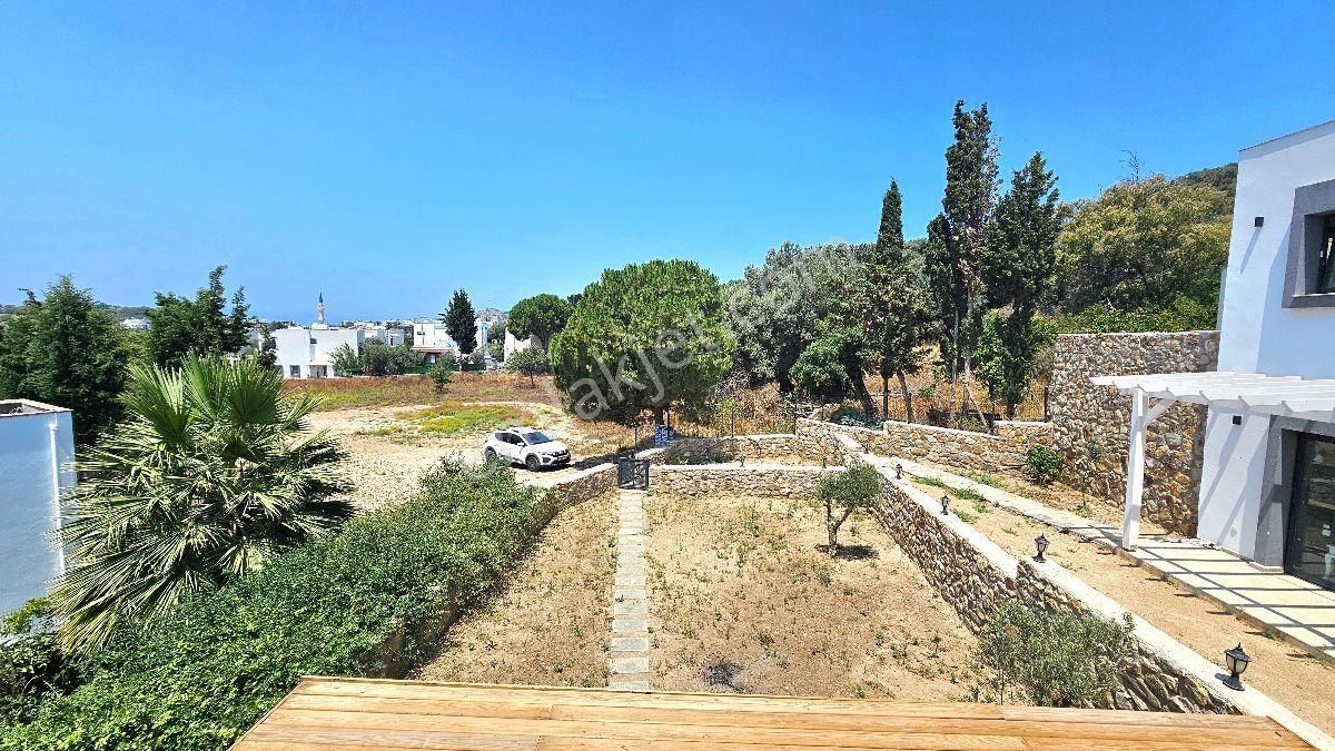 Bodrum Gümüşlükte Satılık Üst Kat Bahçeli Yeni Yapılmış 2+1 Sıfır Daire