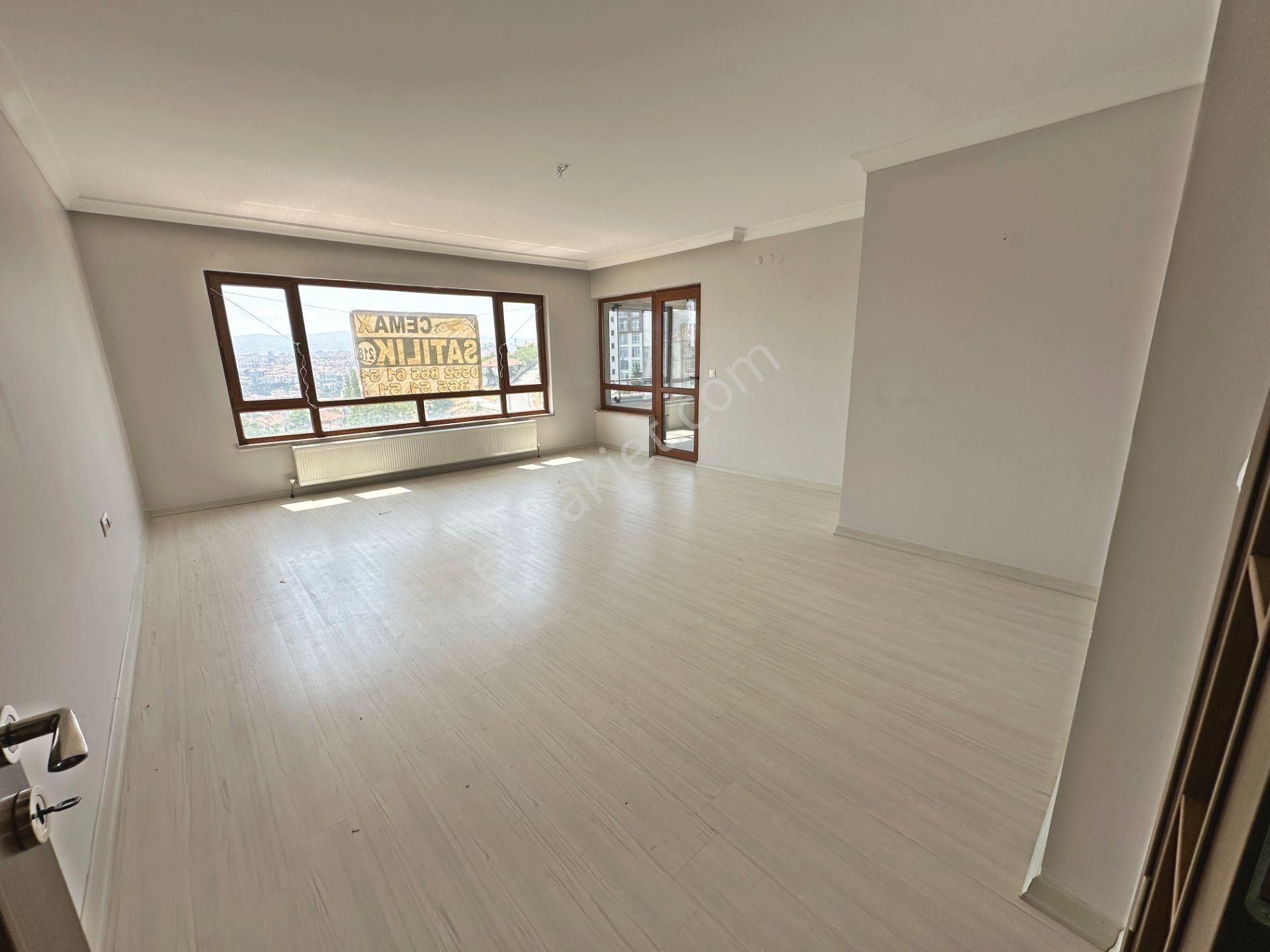 Hürel Mahallesinde Site İçinde Full Yapılı Mazaralı Ebeveyn Banyolu 3+1 Satılık Daire