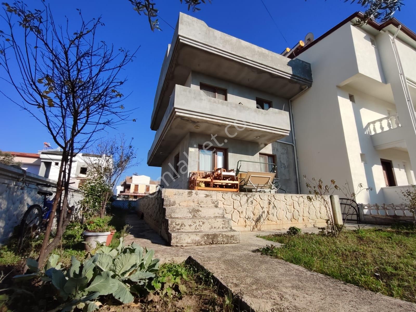 İzmir Dikili Salihleraltı Gülkent Sitesinde Satılık 3+1 Villa