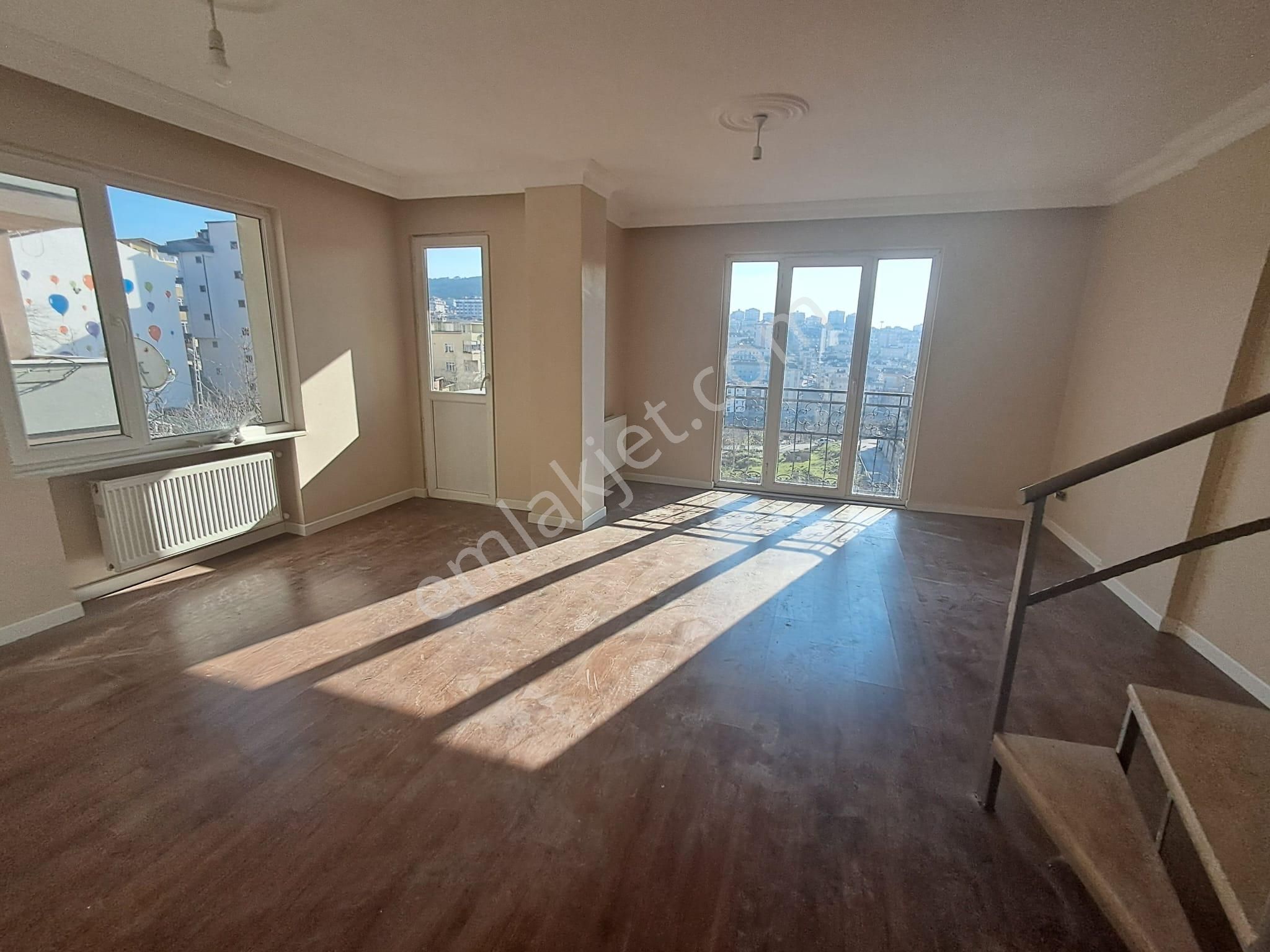 Oryaştan Ataşehir İnönüde Cadde Üzerinde 190m2 4+2 Dubleks Daire