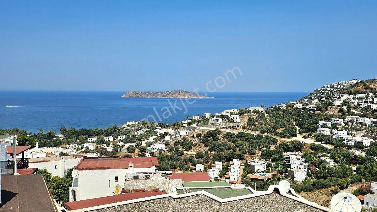 Bodrum Gümüşlükte Satılık Havuzlu Sitede Deniz Manzaralı Yenilenmiş 3+1 Müstakil Villa