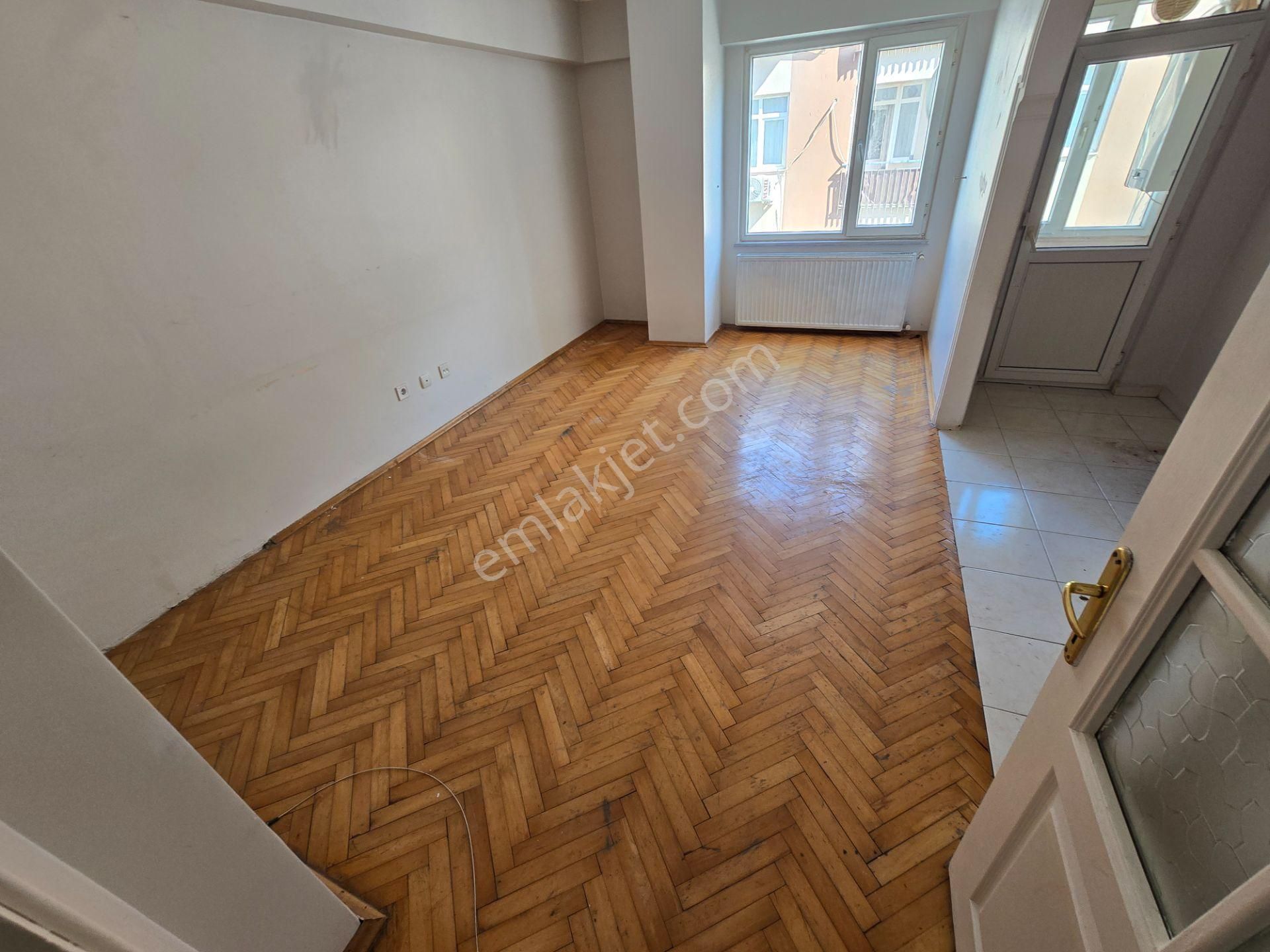 Deluxe 26 ' Dan Genç Binada Balkonlu 2+1 80 M2 Fırsat Daire
