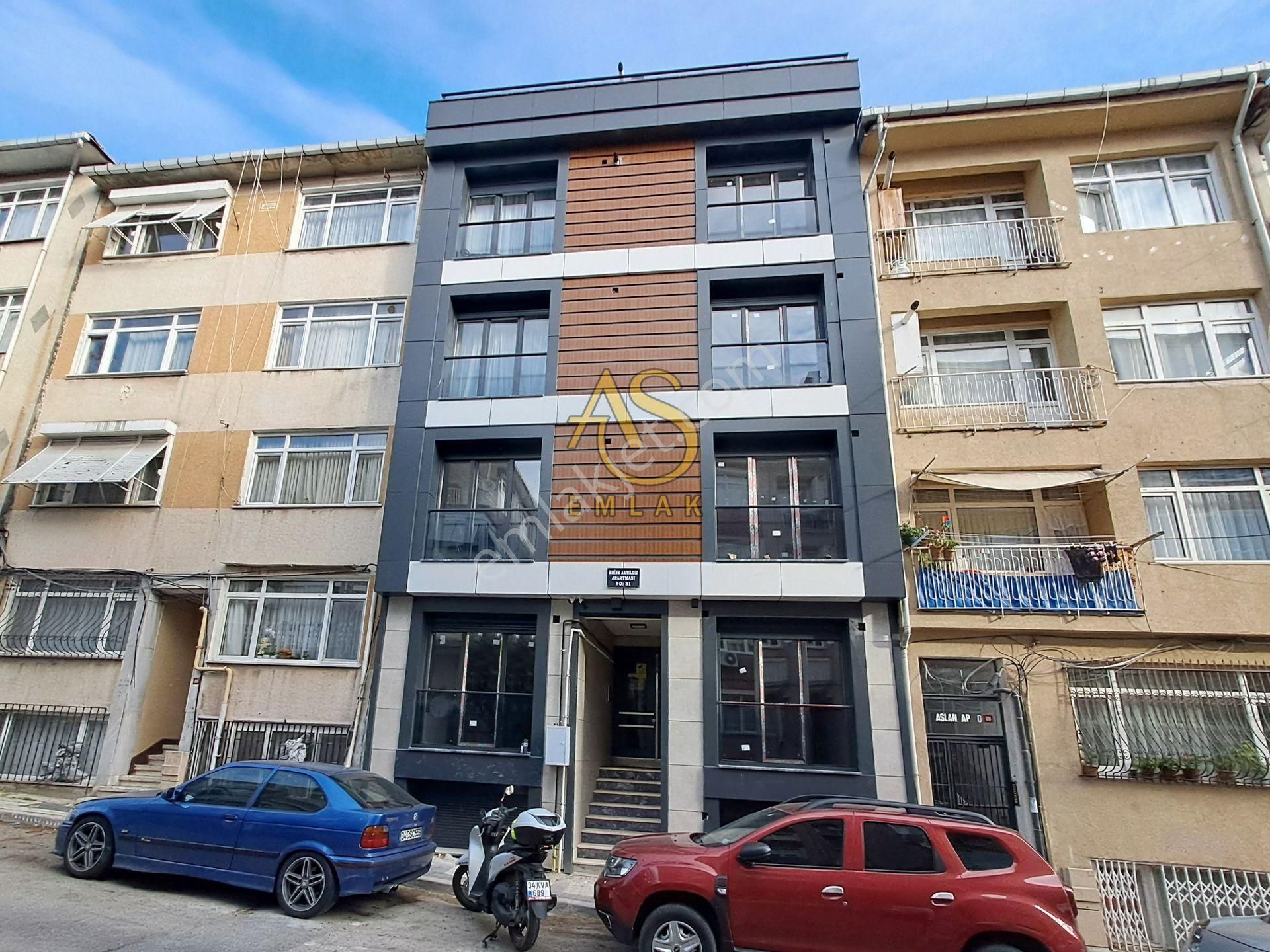As Emlaktan 1+1 Sıfır Binada Caddeye Metroya Yakın Teraslı Daire