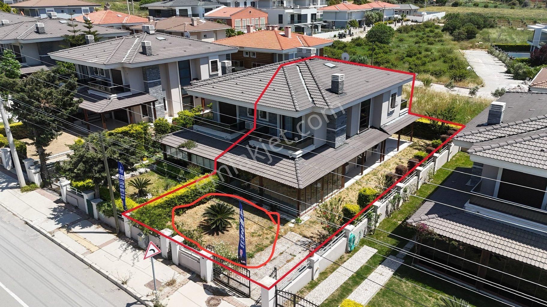 Çeşme Çiftlikköy’de Kaçırılmayacak Fırsat! Plaja Yürüme Mesafesinde Satılık 3+1 Müstakil Villa