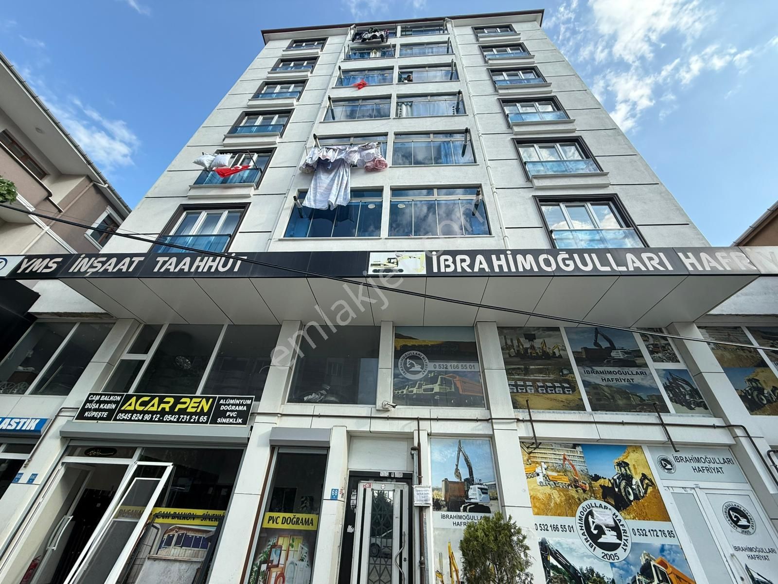 Akyüz Gayrimenkul Den; Cadde Üstünde Kombili Satılık 2+1 Daire