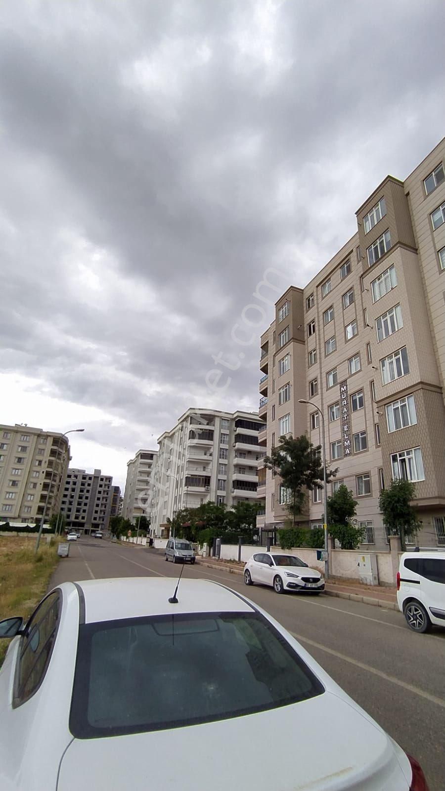 Barış Emlaktan Karşıyakada Kiralık 3+1 Daire Yıllık Verilecektir
